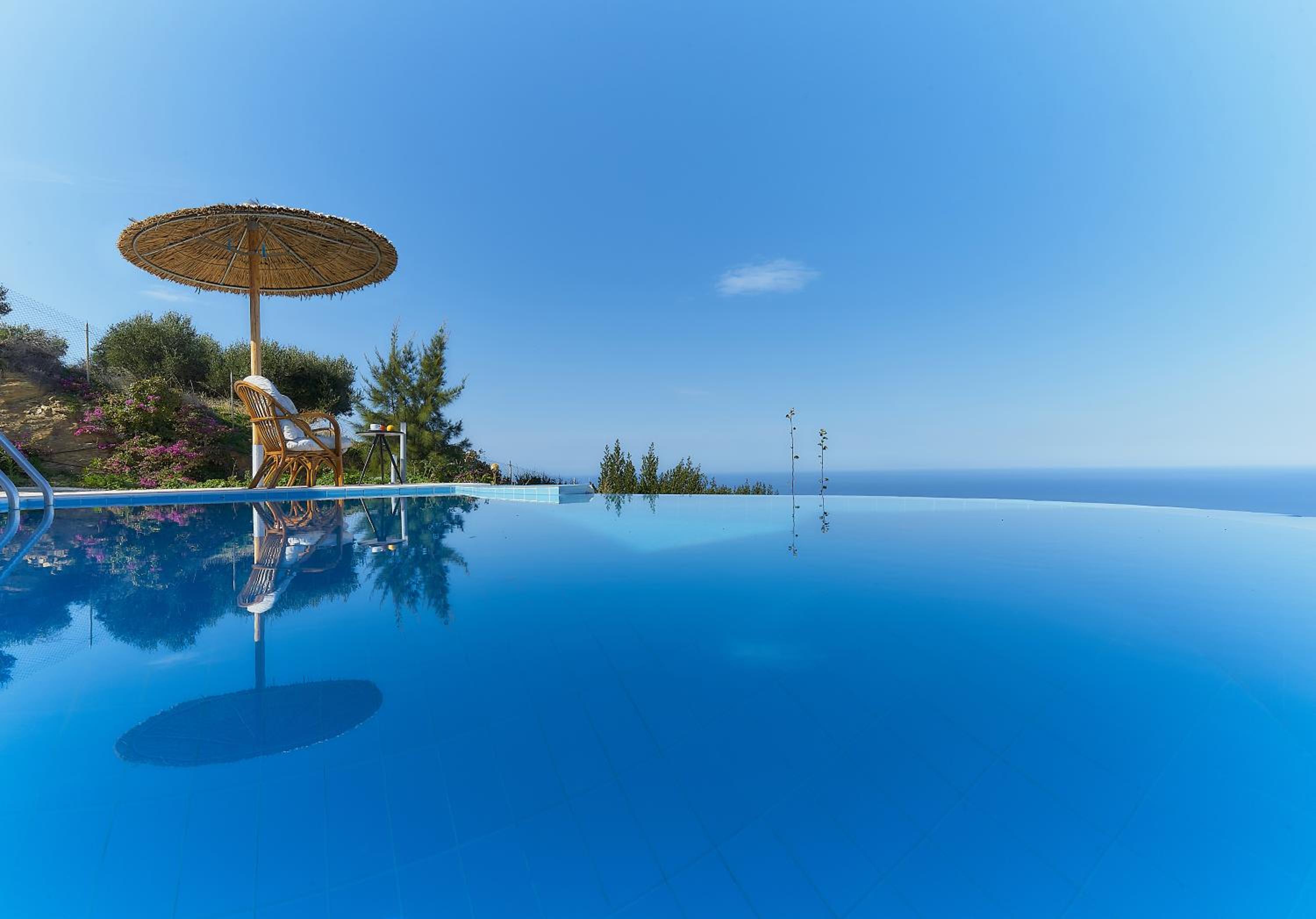 Apartment with Private Pool  - Photo 2