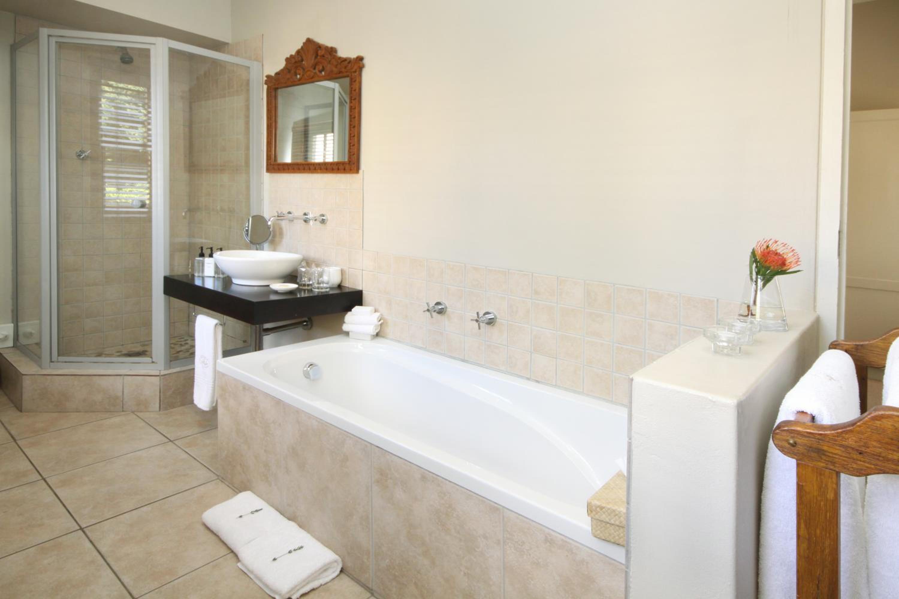 Standard Room with Garden View - Photo 3