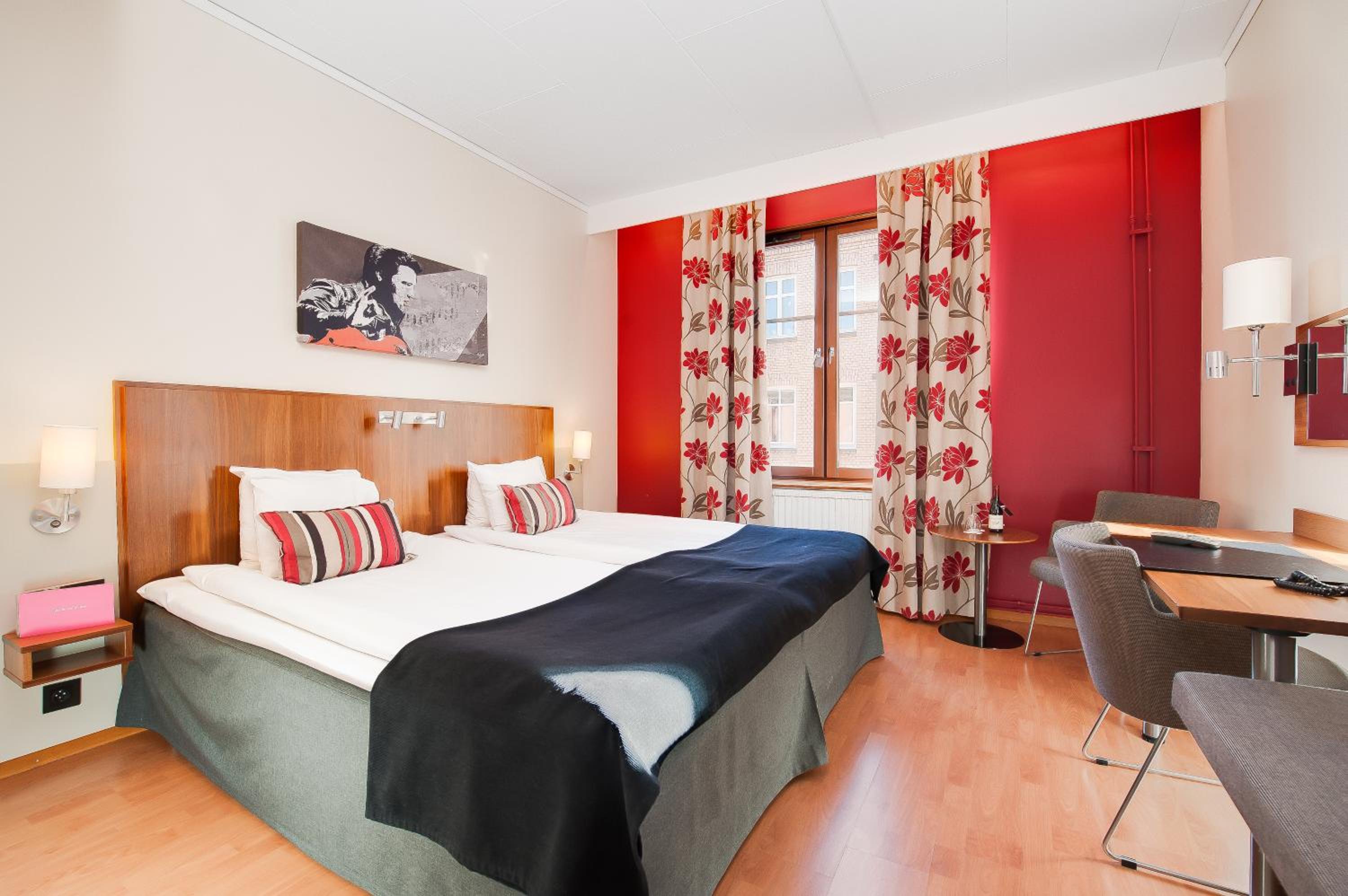Standard Twin Room - Photo 2