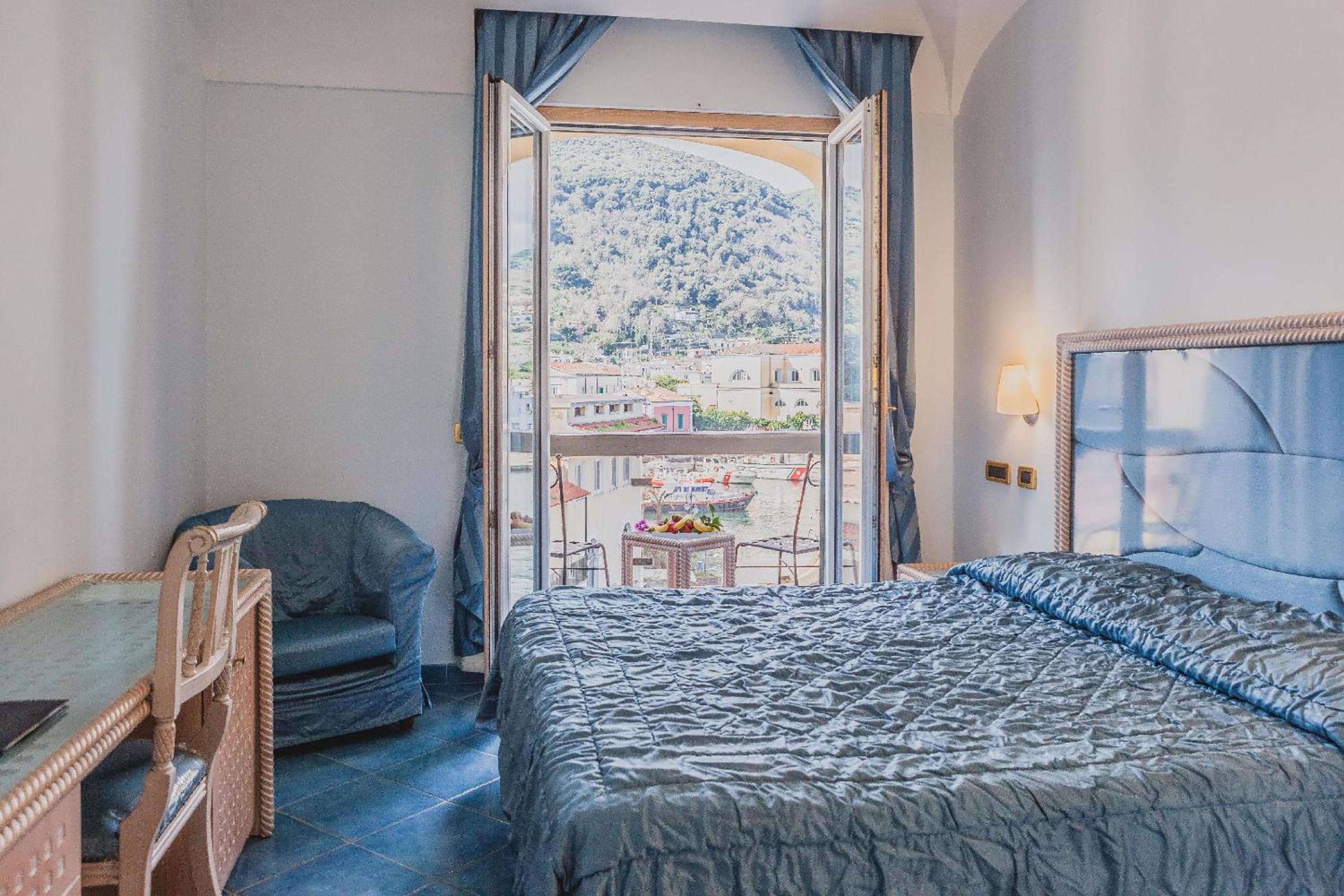 Superior Double Room with Harbor View - Photo 5