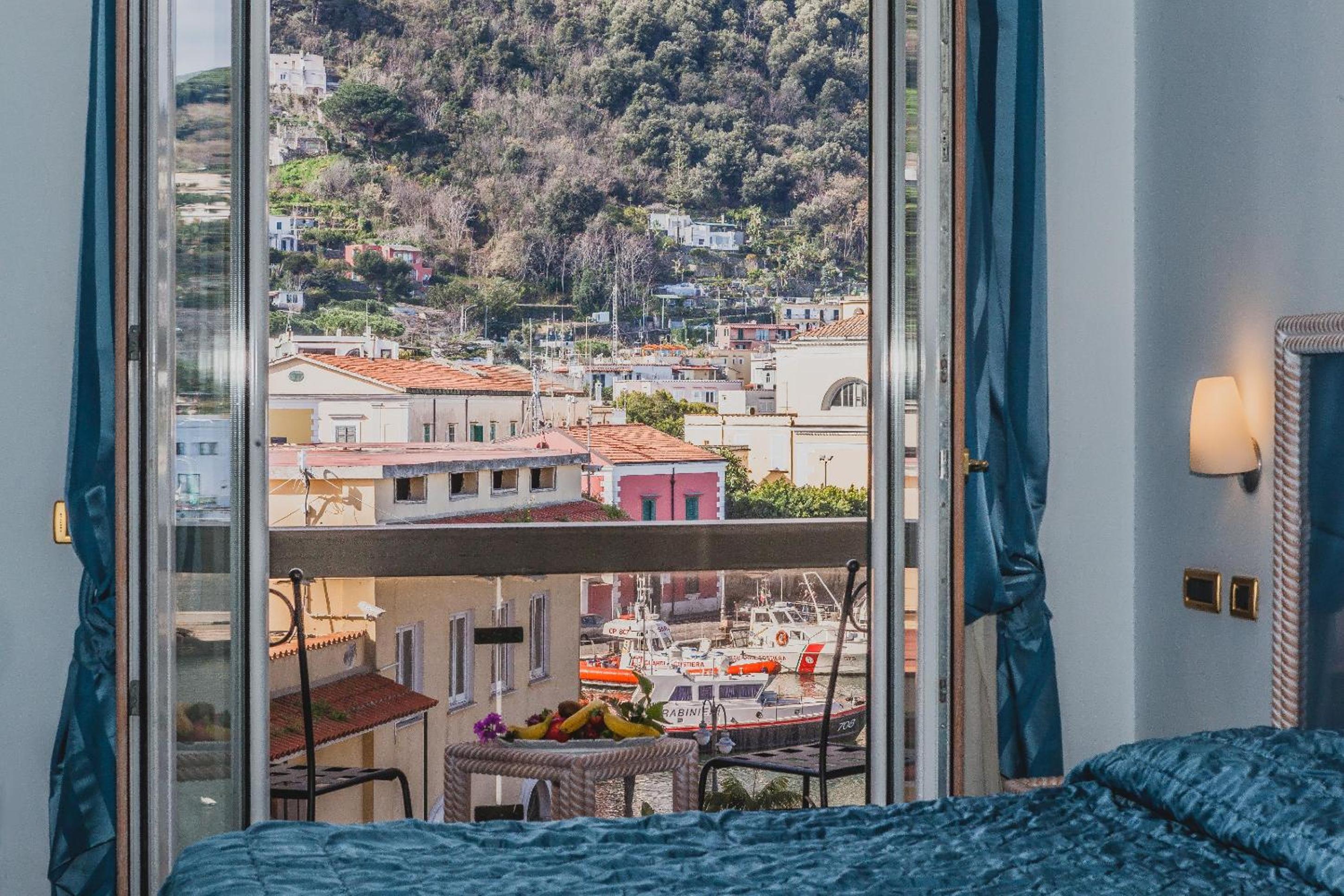 Superior Double Room with Harbor View - Photo 6