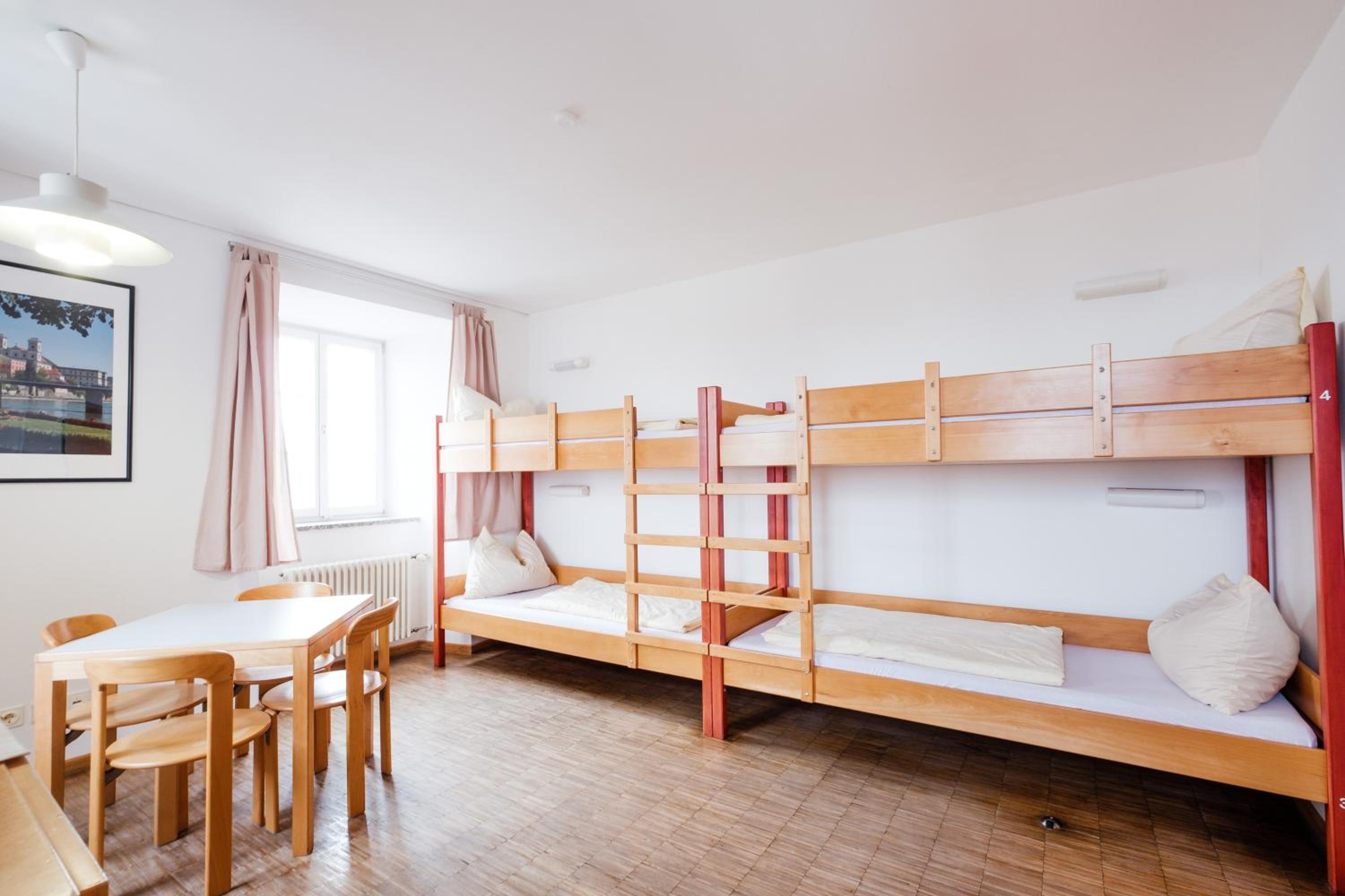 Quadruple Room with Private Bathroom - Photo 5