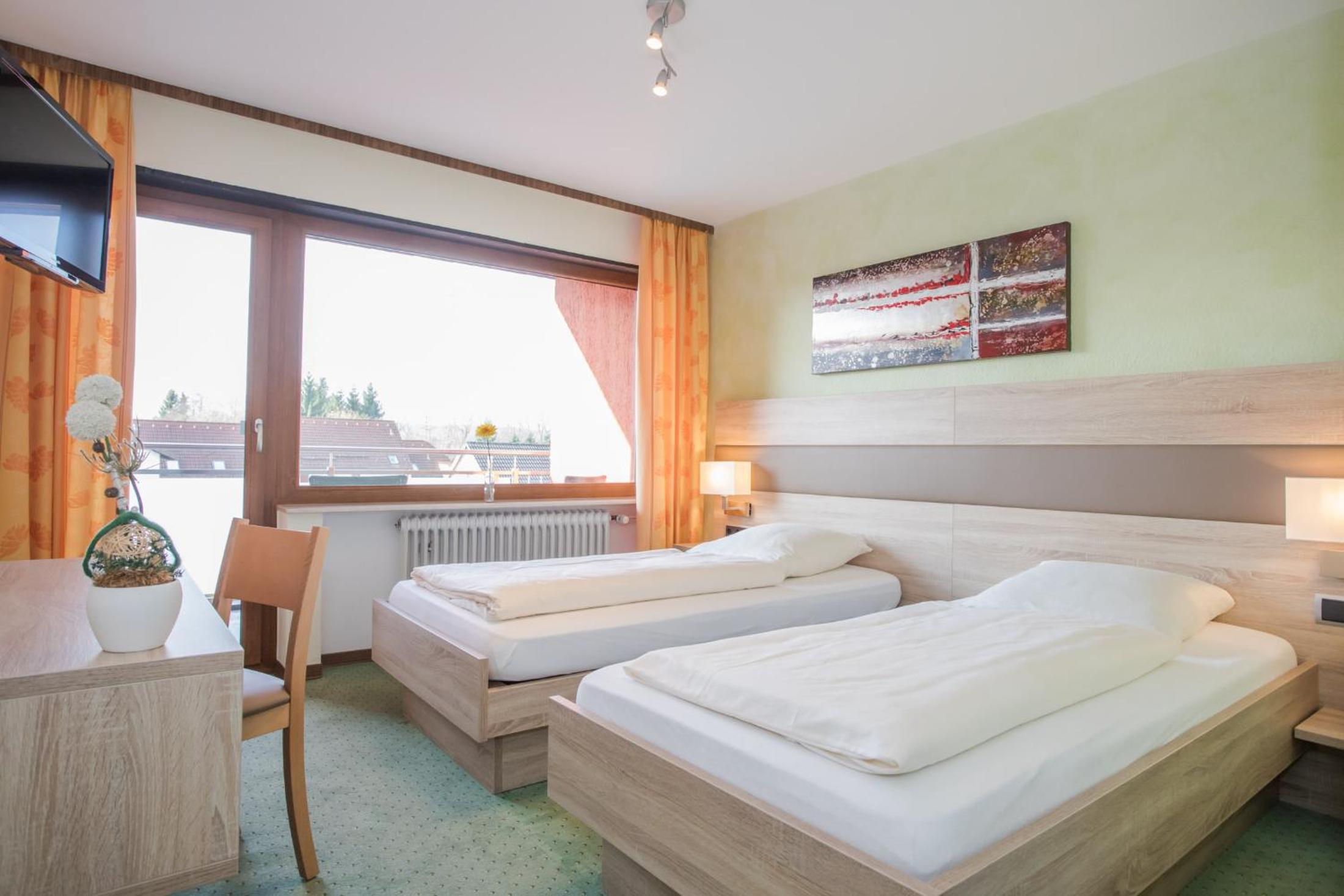 Standard Double Room - Photo 9