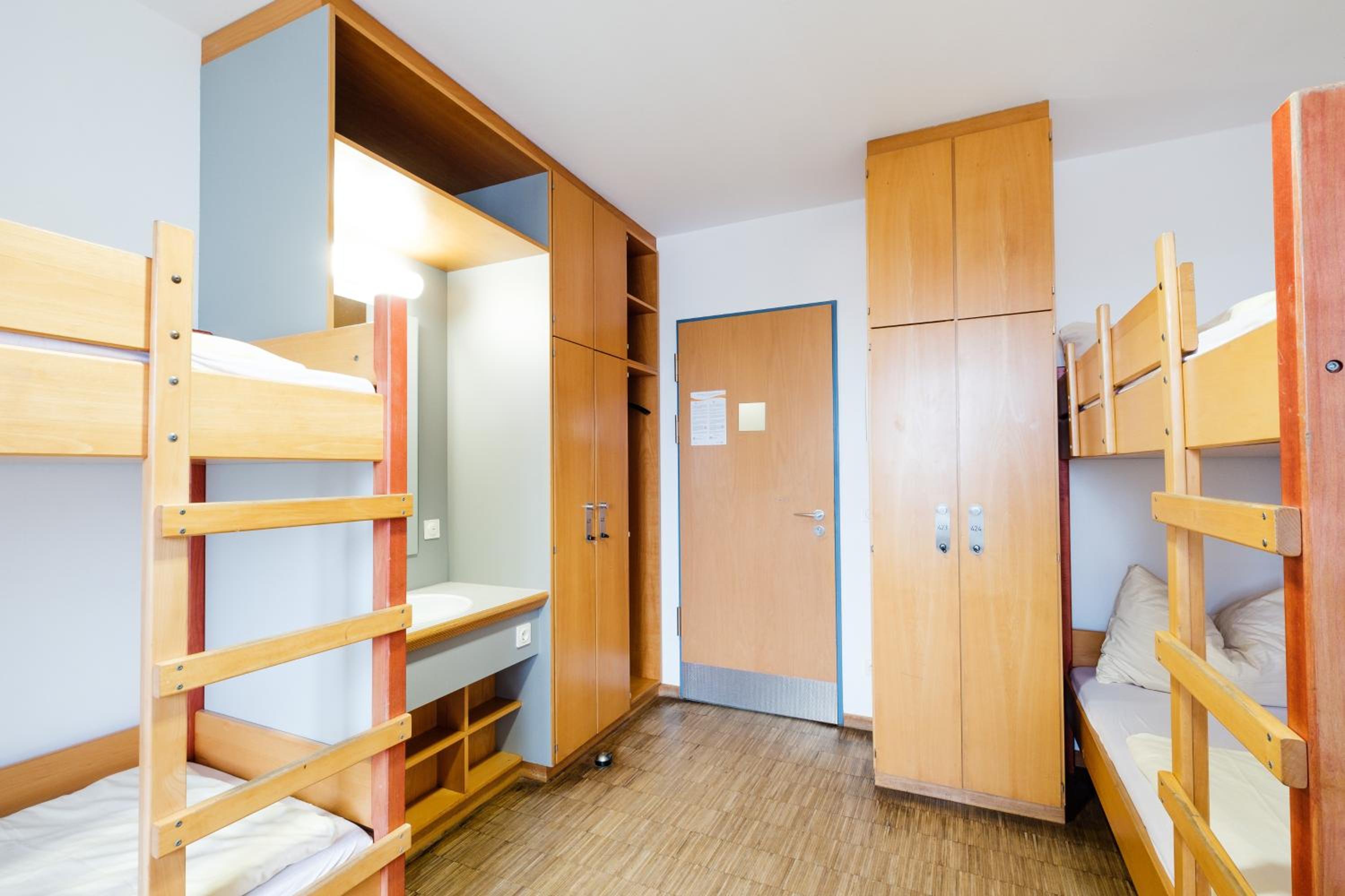 Quadruple Room with Shared Bathroom photo 2
