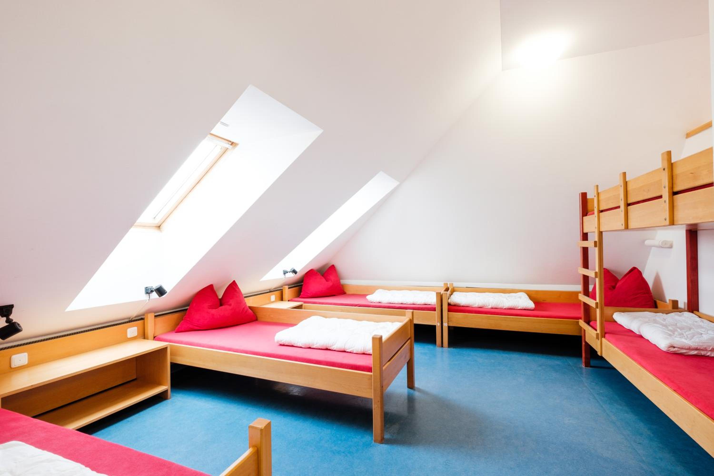 10-Bed Mixed Dormitory Room photo 2