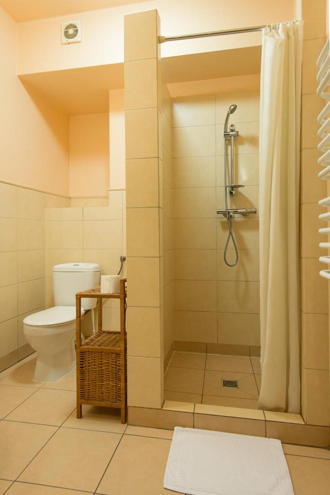 Family Room with Bathroom photo 2