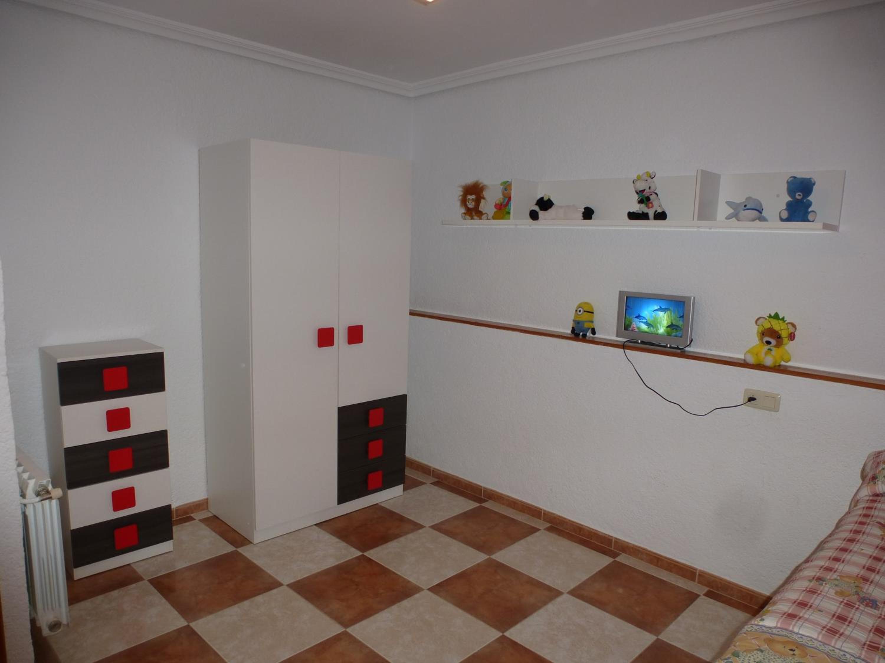 Three-Bedroom Townhouse - Photo 5