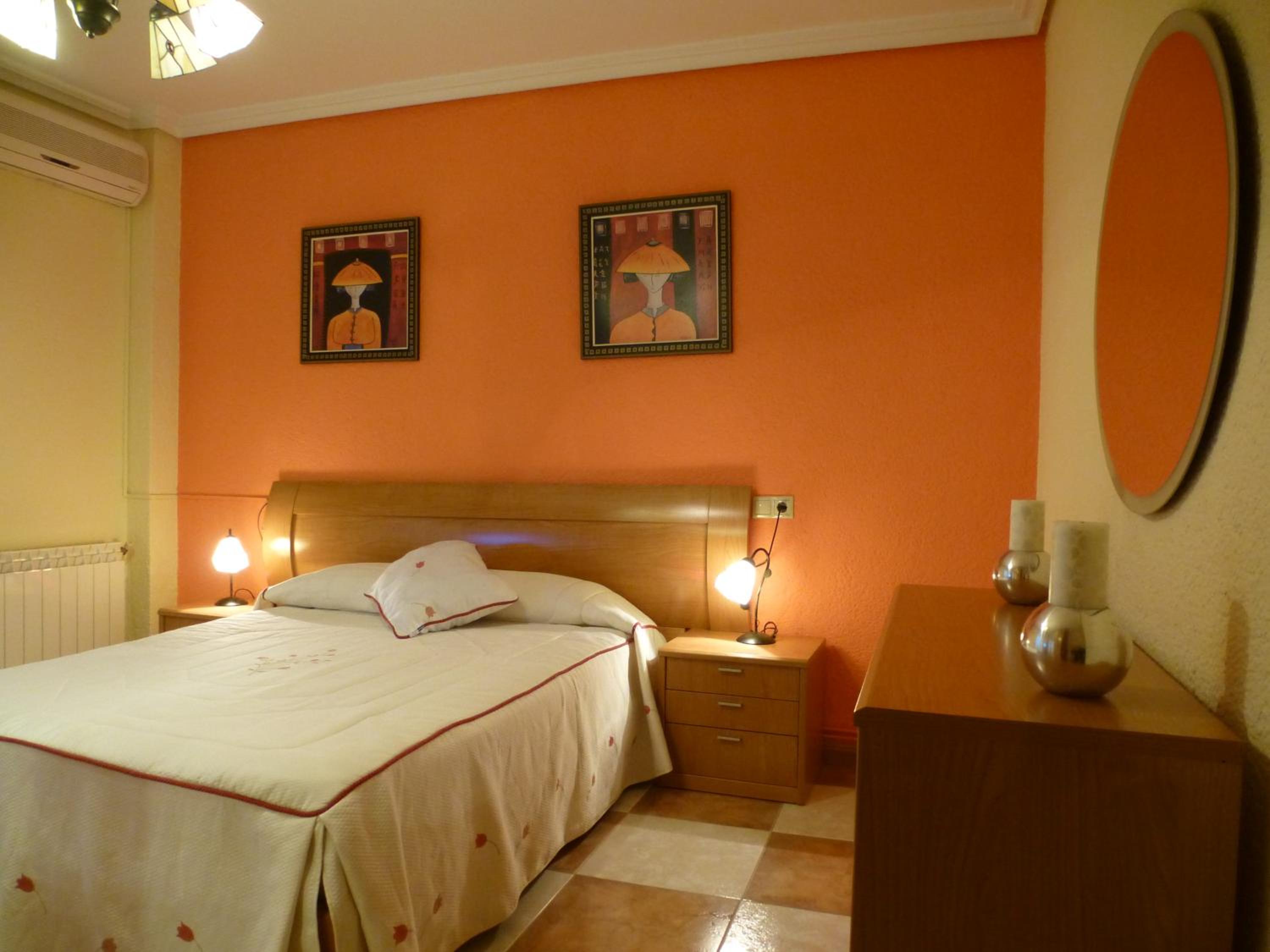 Three-Bedroom Townhouse - Photo 3