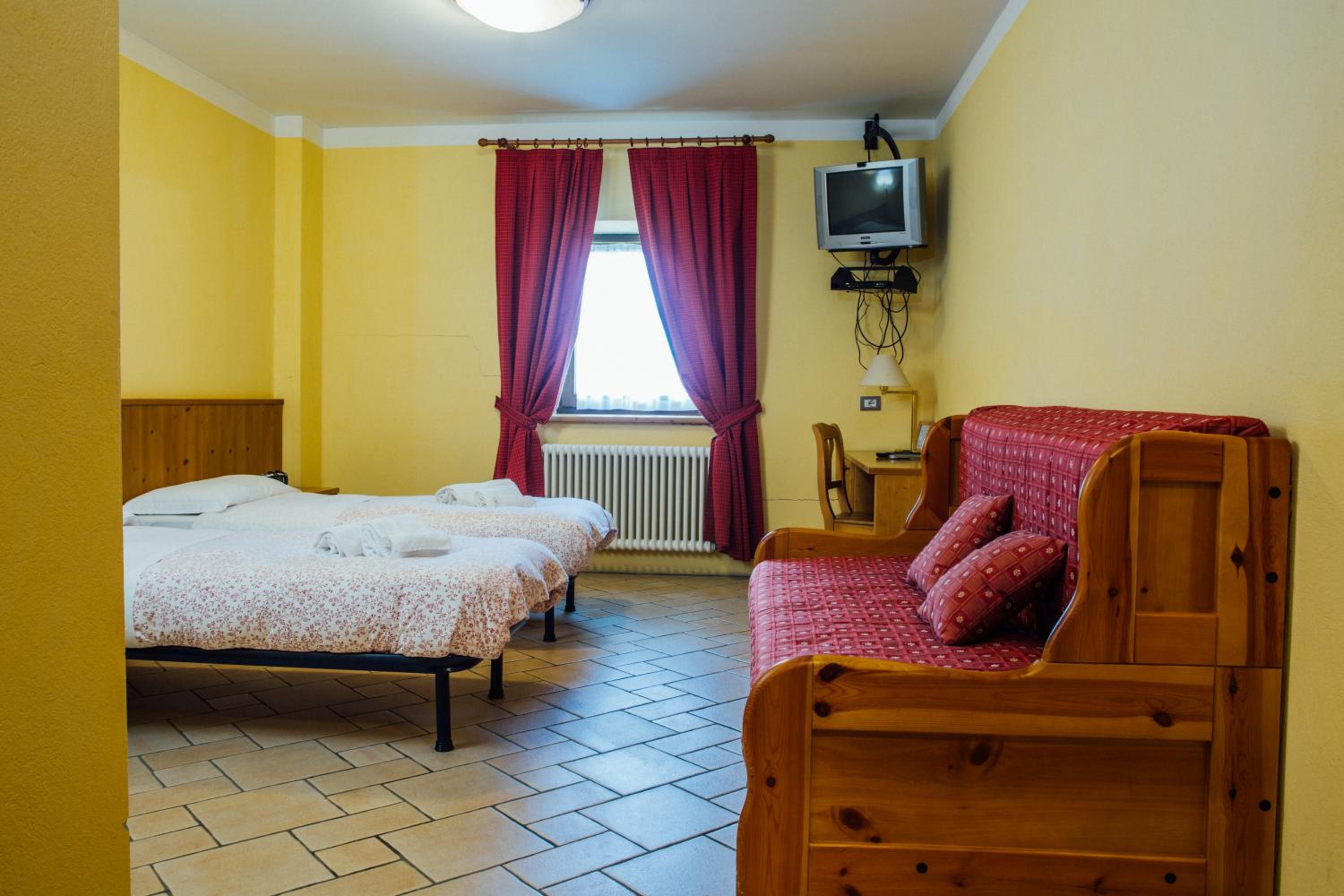 Standard Room with Mountain View photo 1