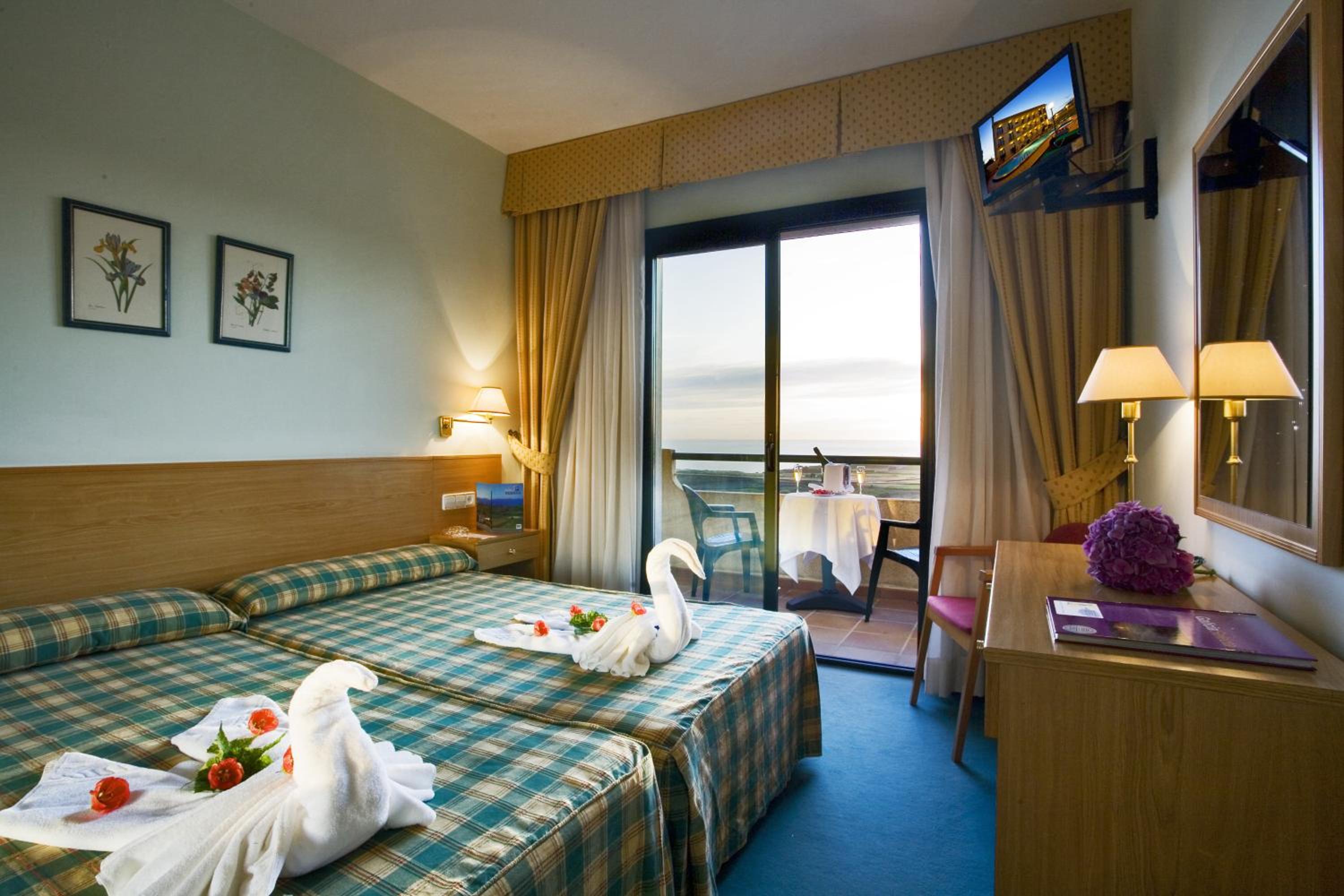 Twin Room with Sea View - Photo 9