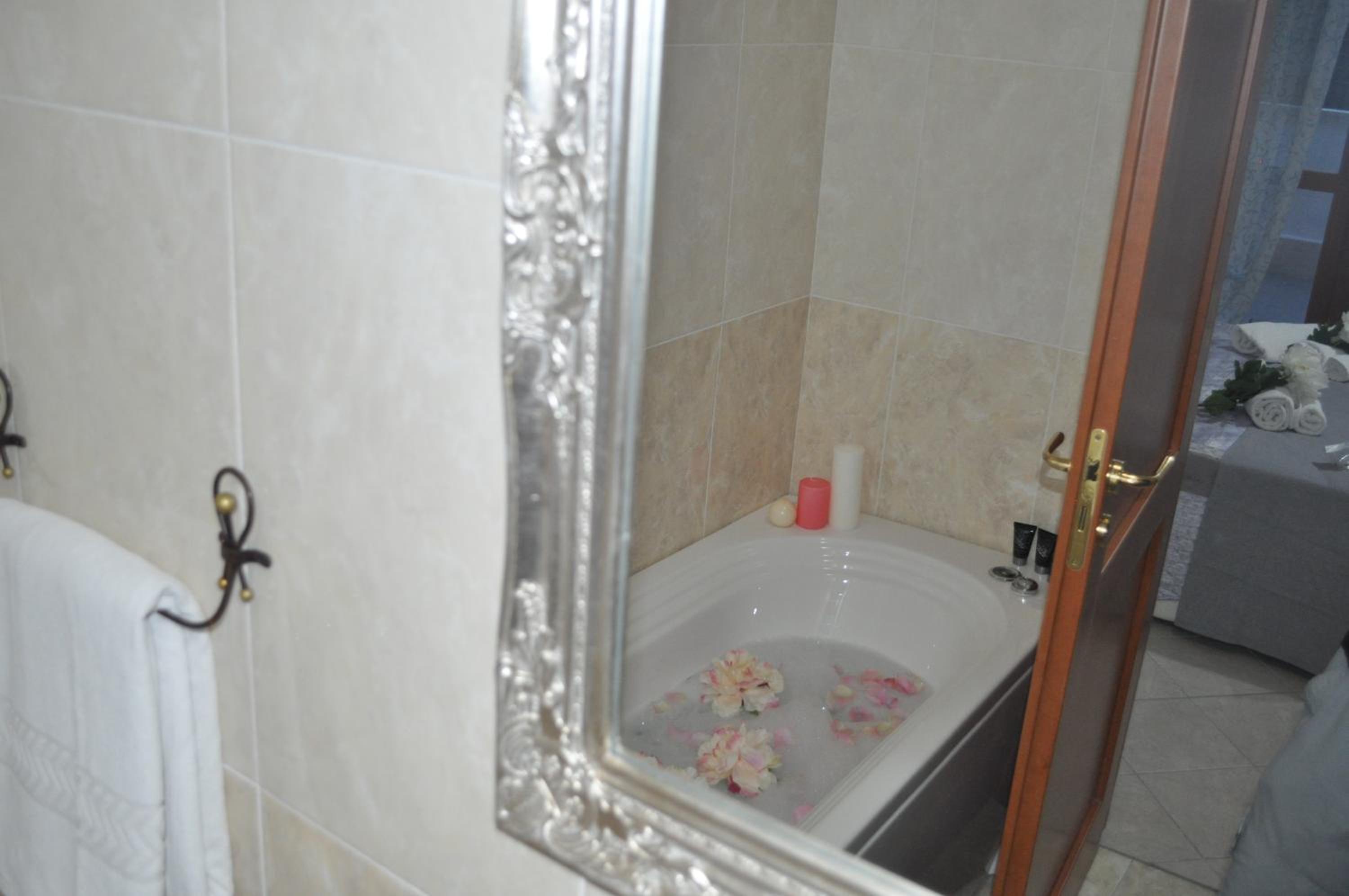 King Room with Spa Bath photo 3