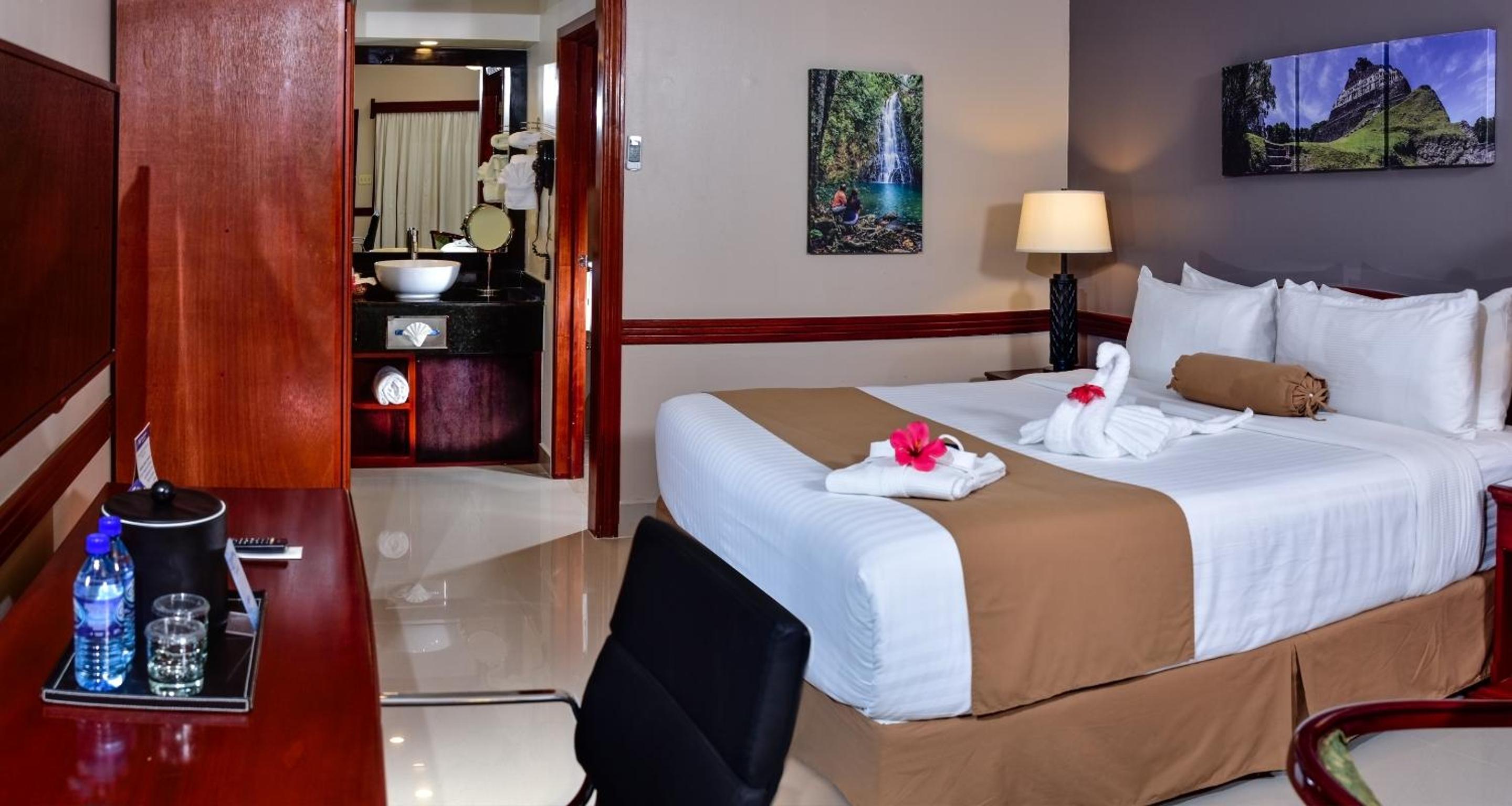 Premium King Room - Non Smoking - Photo 24