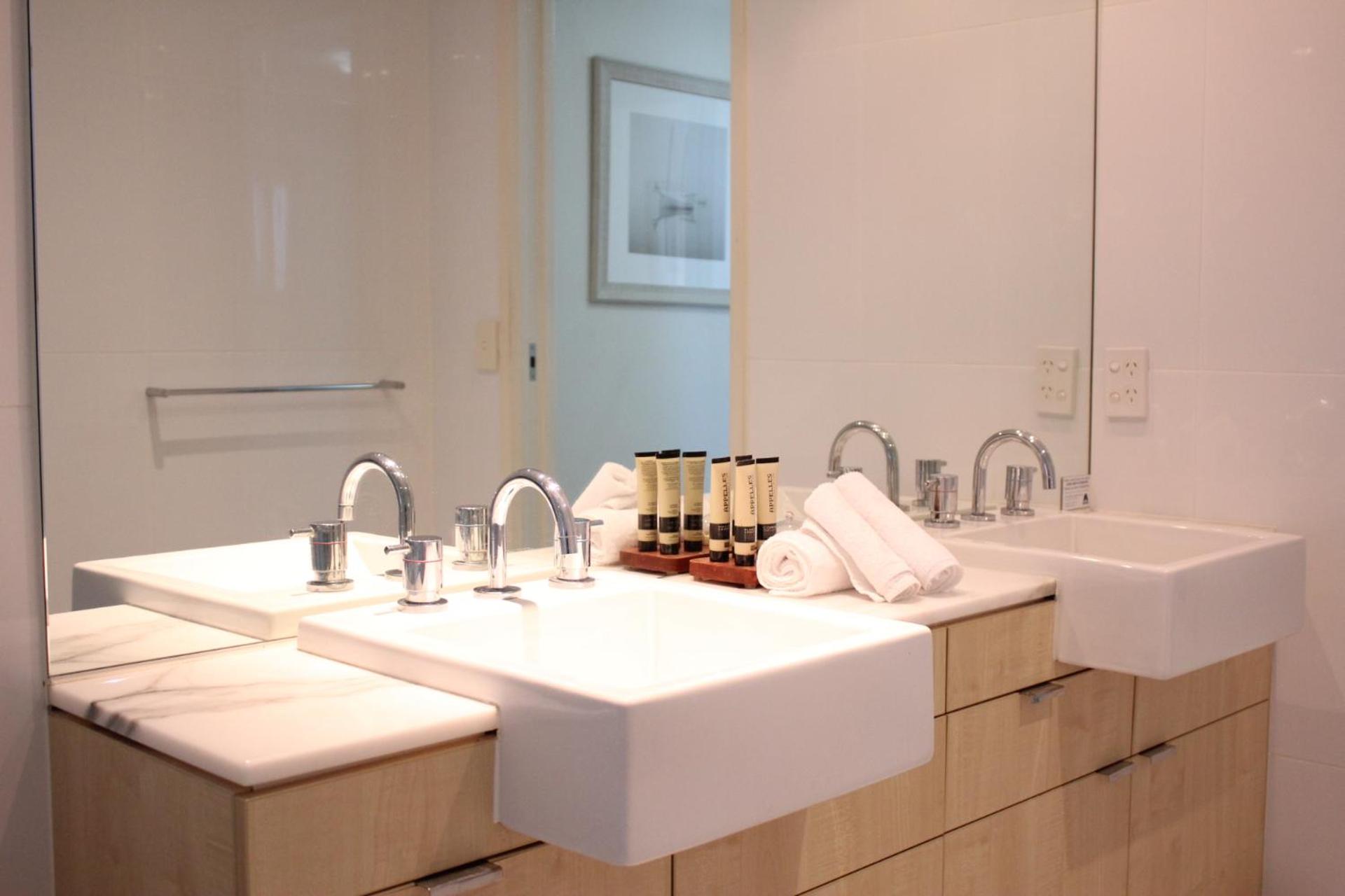 One-Bedroom Apartment with Ocean View - Photo 10