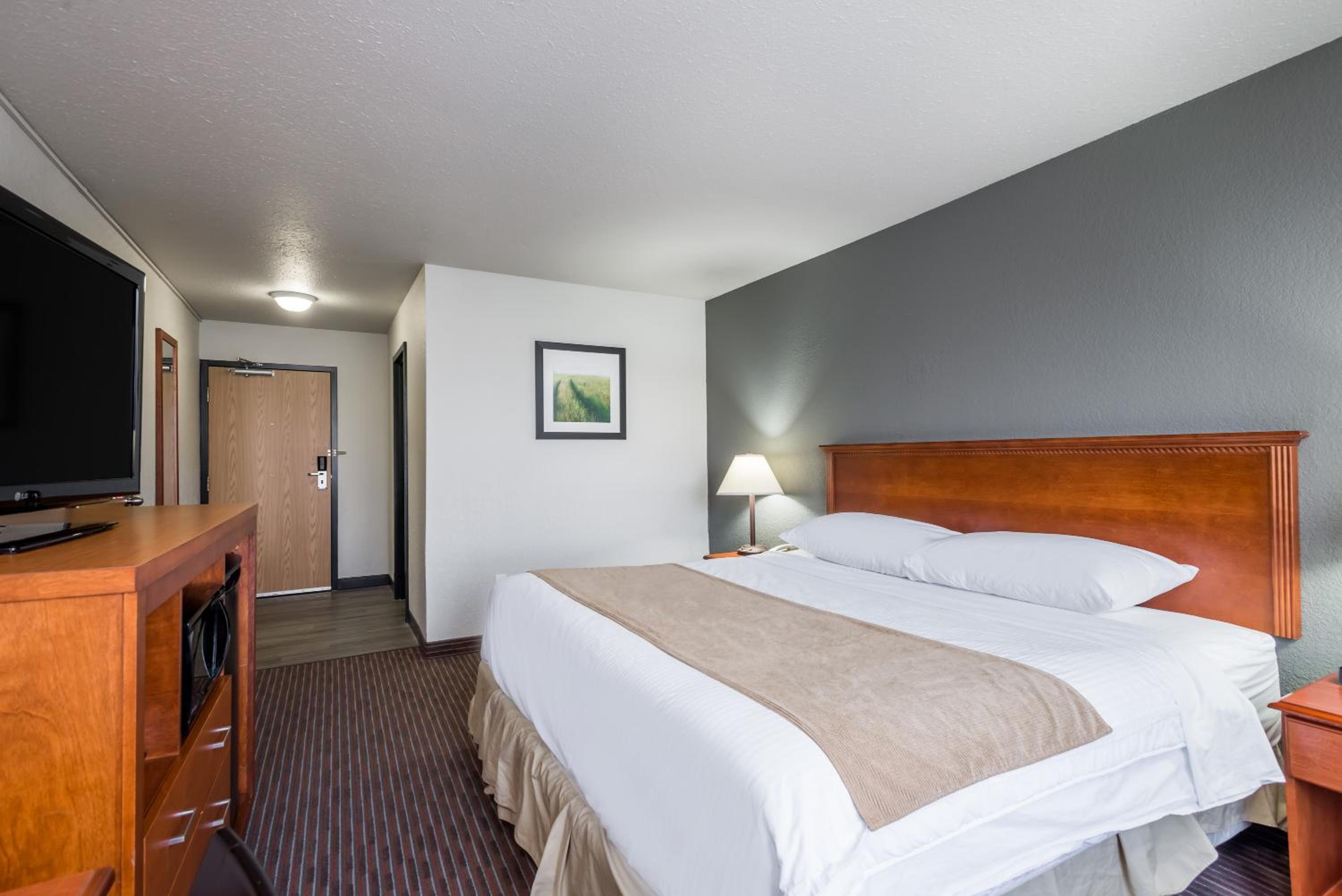 Standard King Room - Non-Smoking - Photo 5