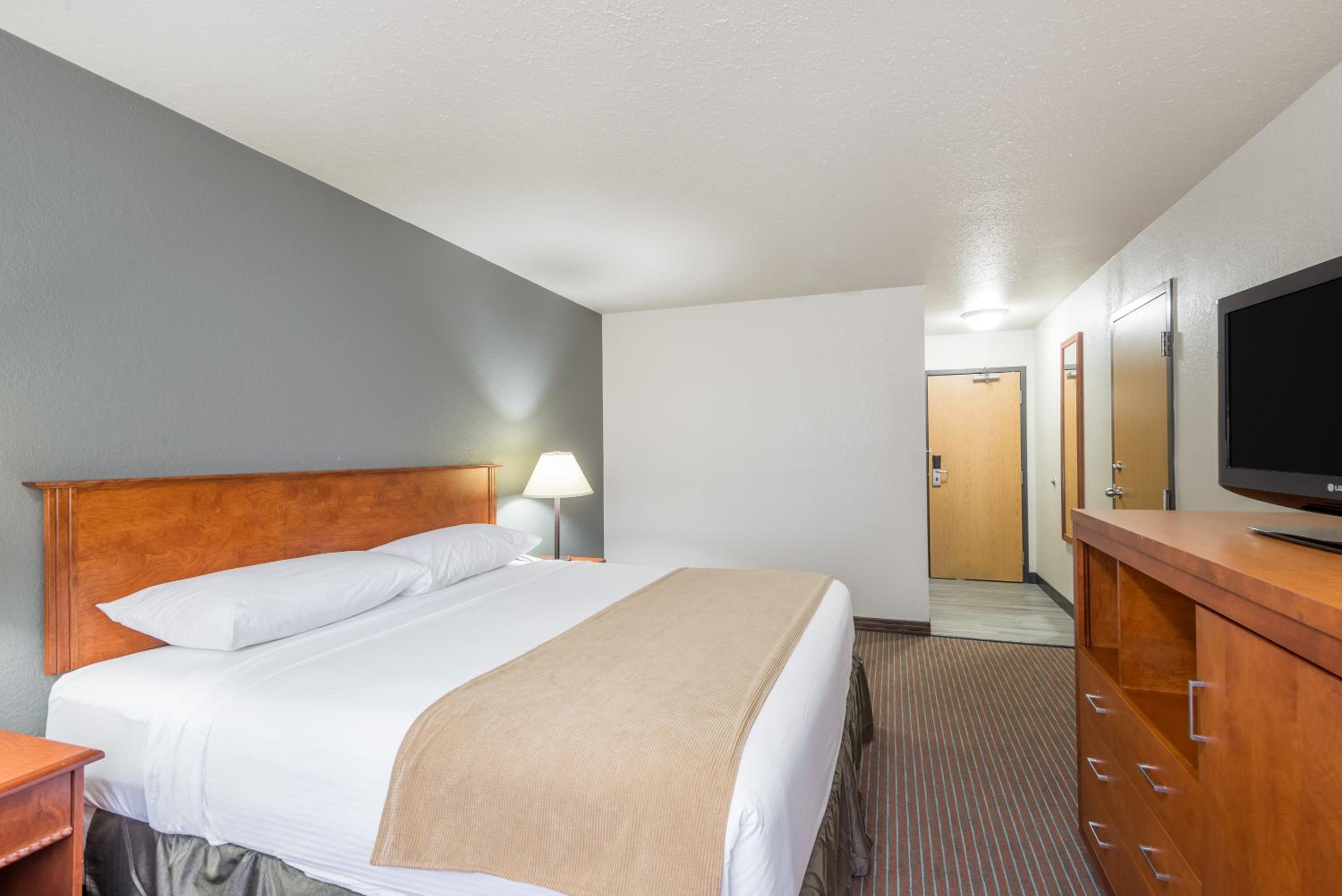 Standard King Room - Non-Smoking - Photo 4