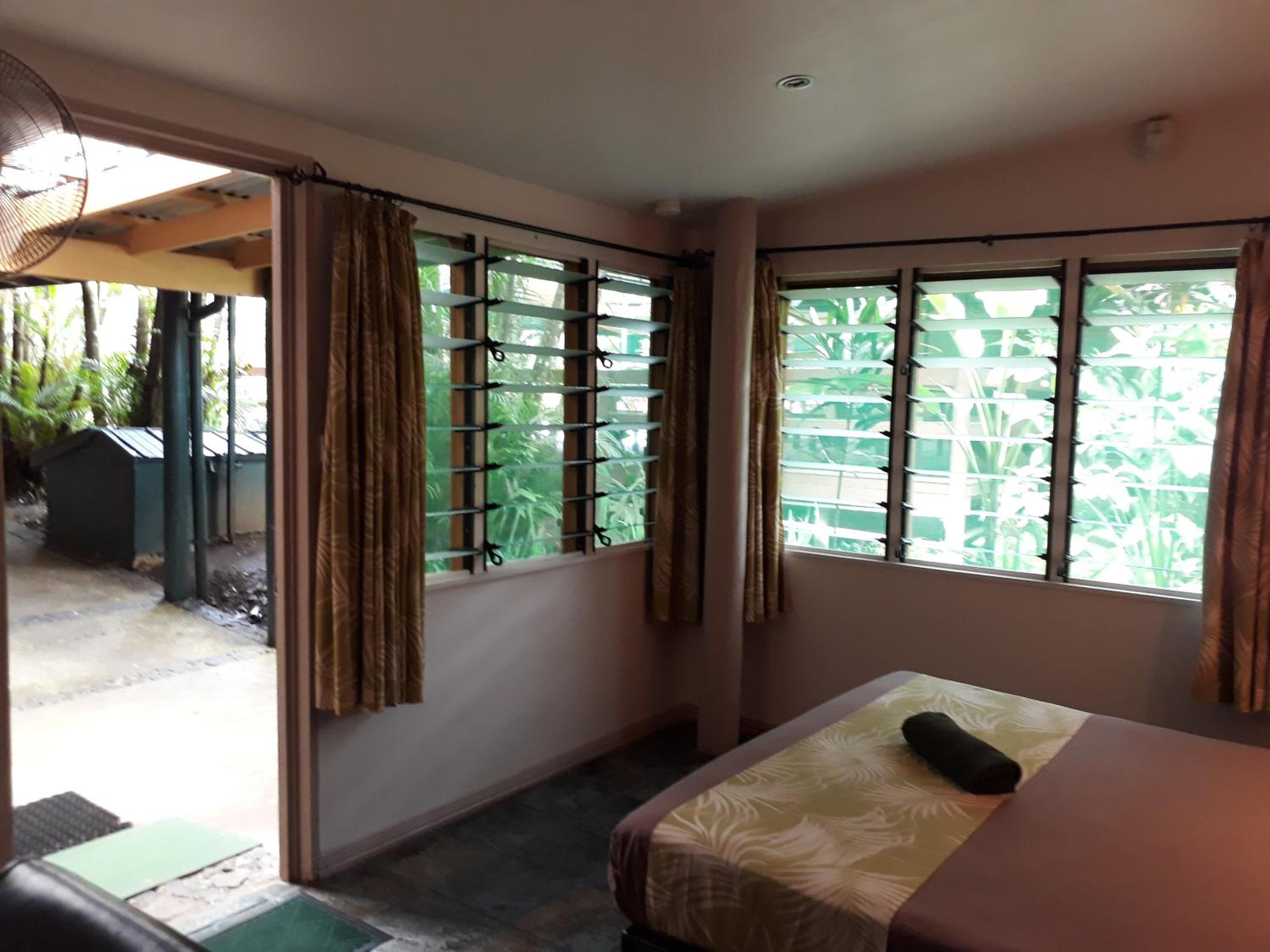 Premium Queen Studio with Air-Conditioning - Pied-a-terre Style photo 7