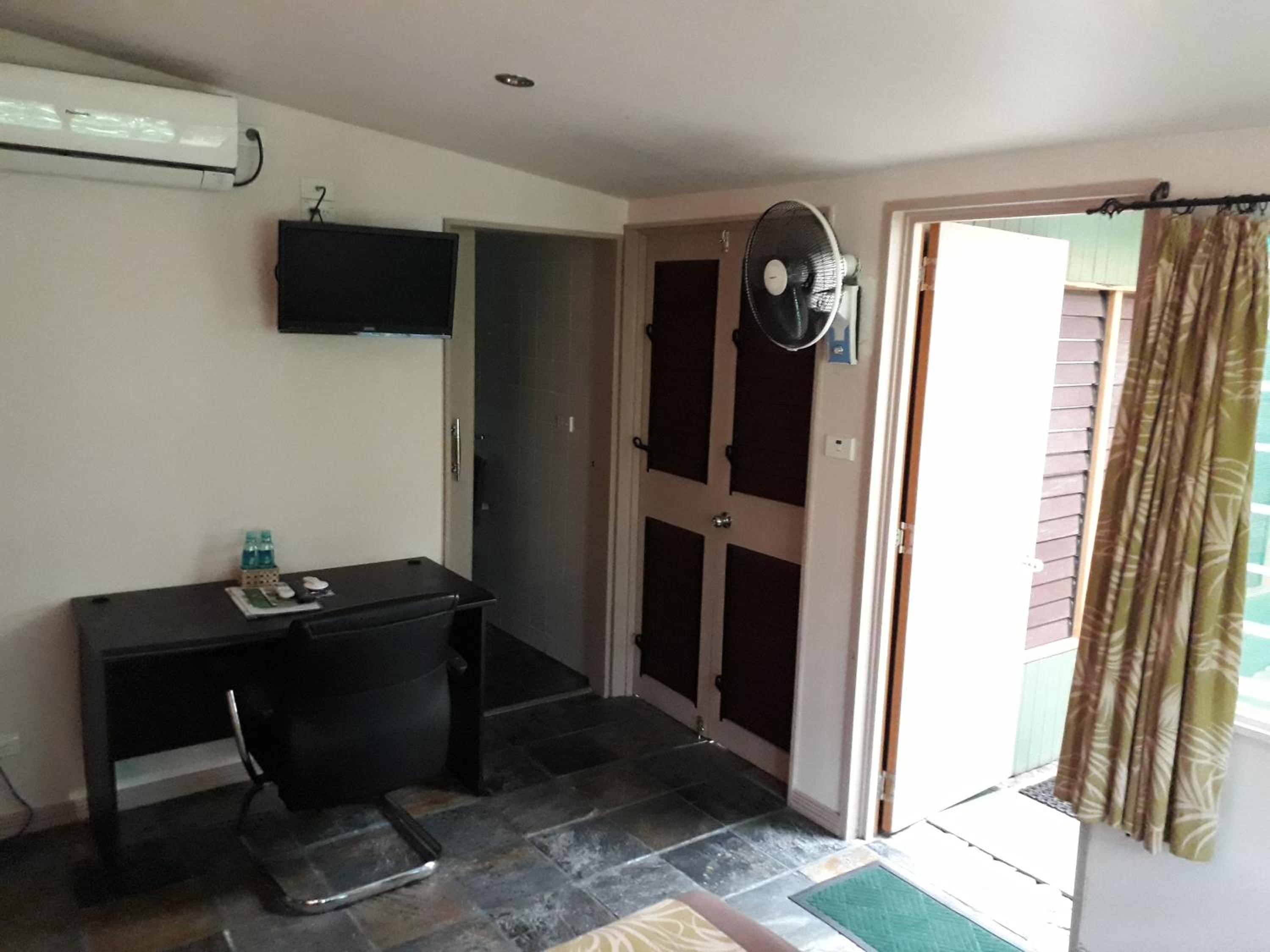 Premium Queen Studio with Air-Conditioning - Pied-a-terre Style photo 5