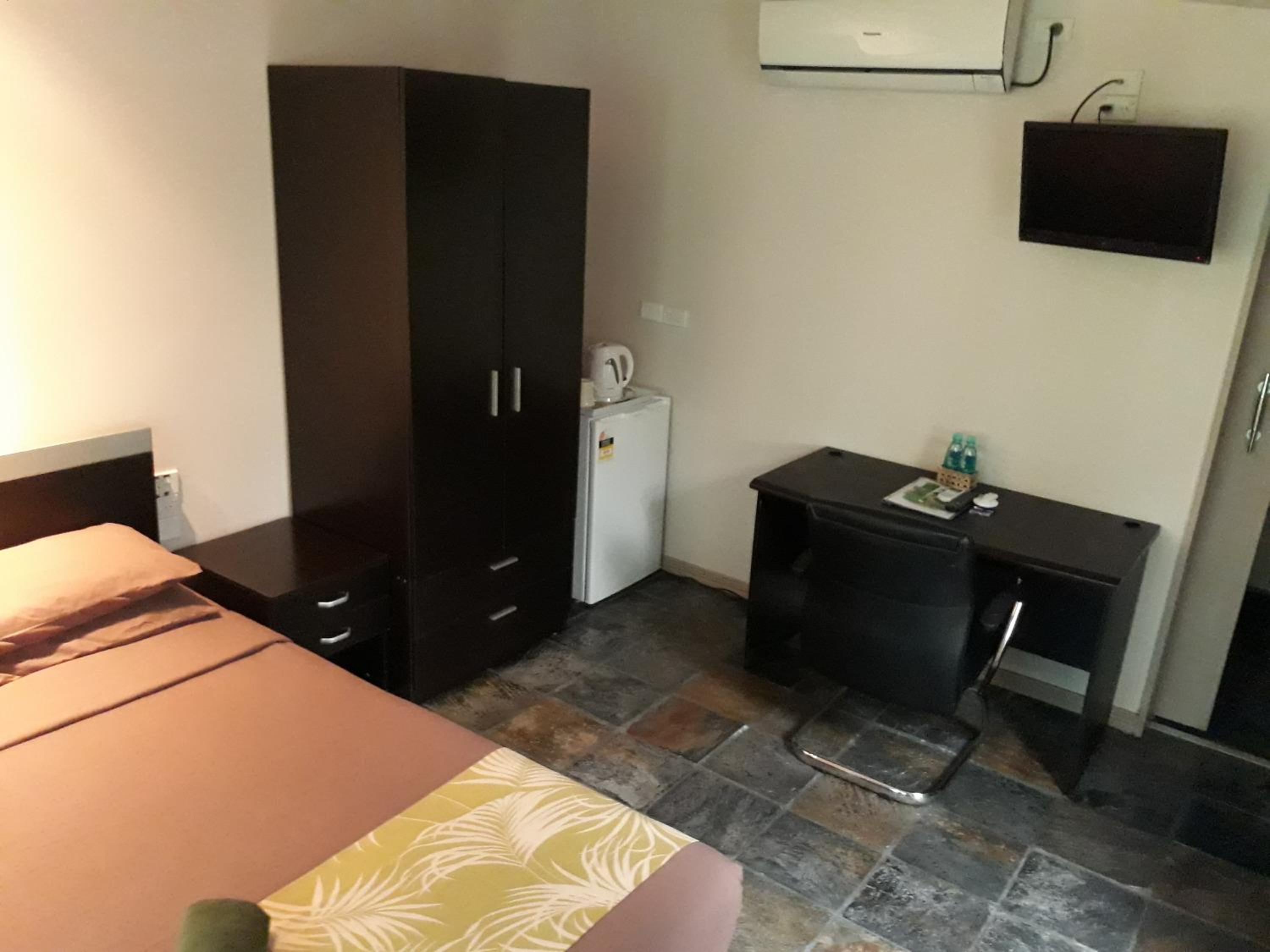 Premium Queen Studio with Air-Conditioning - Pied-a-terre Style