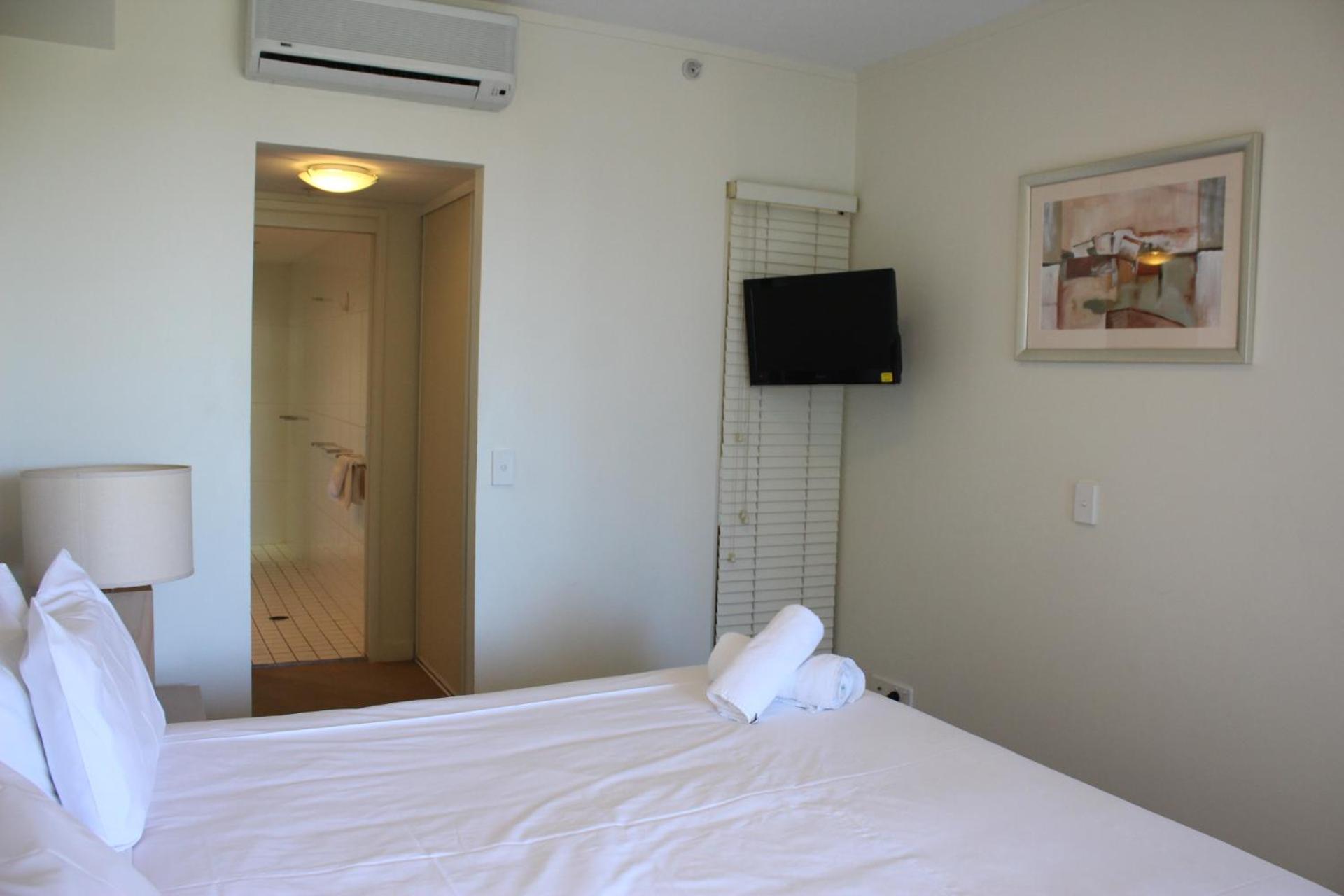 One-Bedroom Apartment with Ocean View - Photo 3