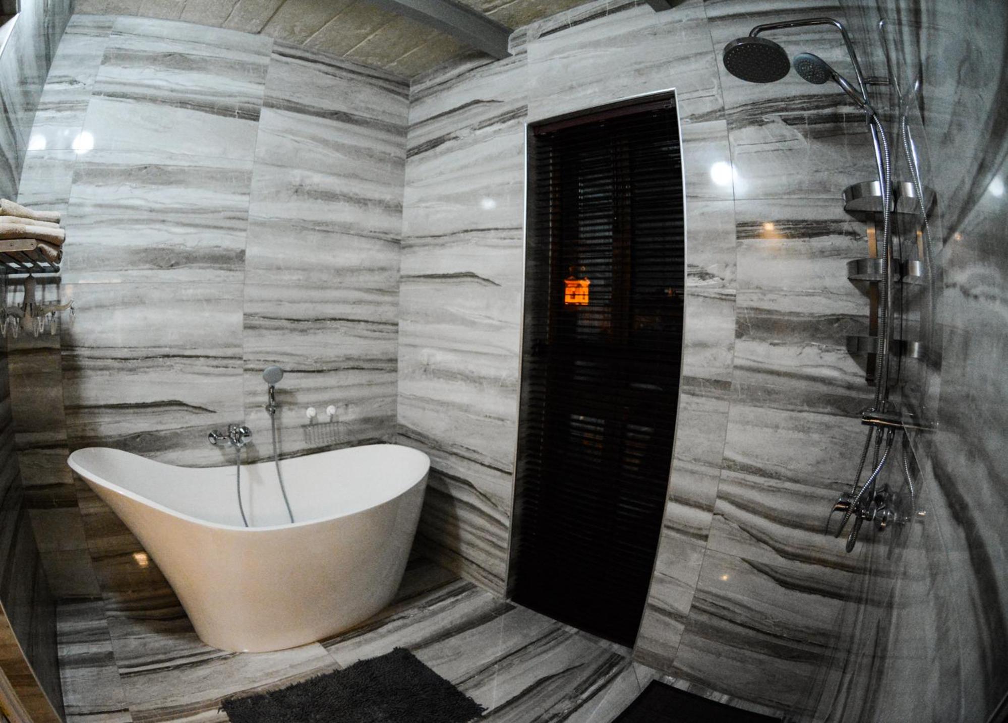 Suite with Terrace - Photo 11