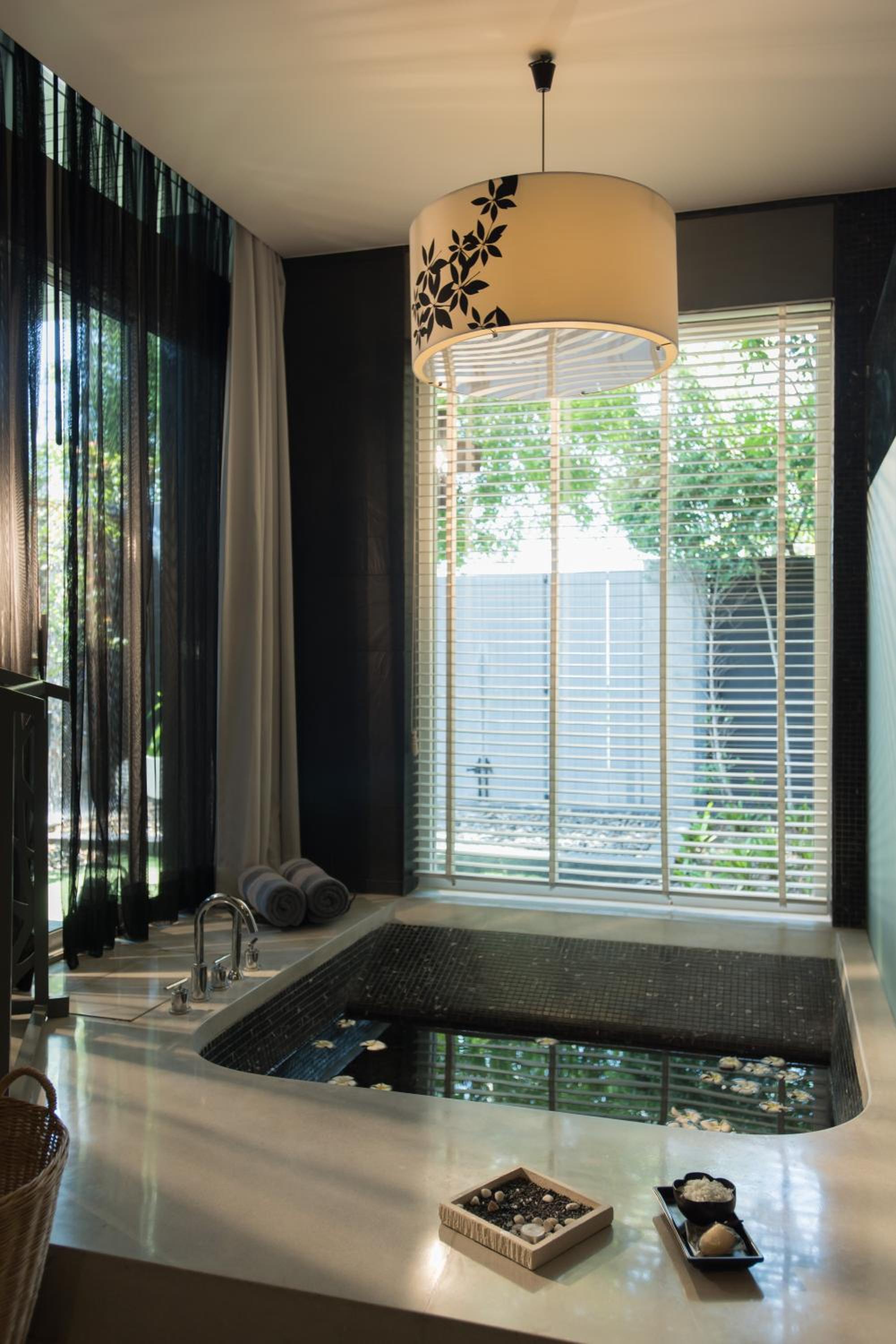 Beach Front Villa with Spa Bath - Photo 7