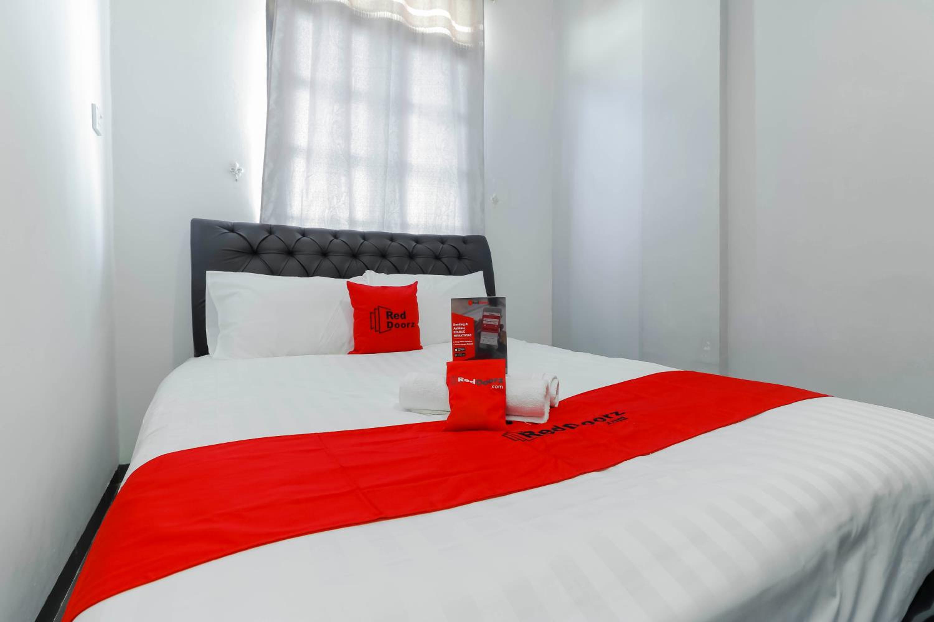 RedDoorz Double Room photo 3
