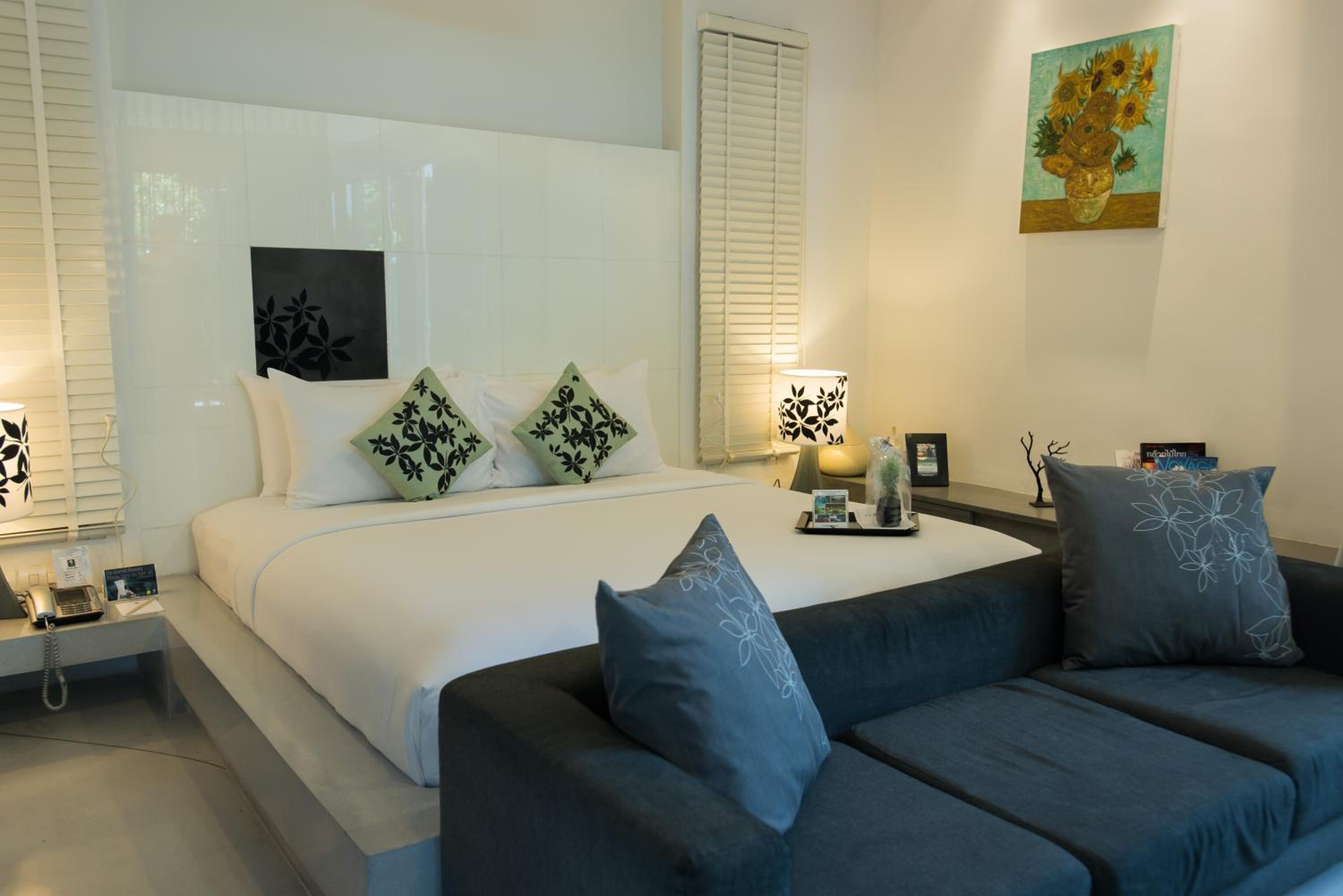 Beach Front Villa with Spa Bath - Photo 5