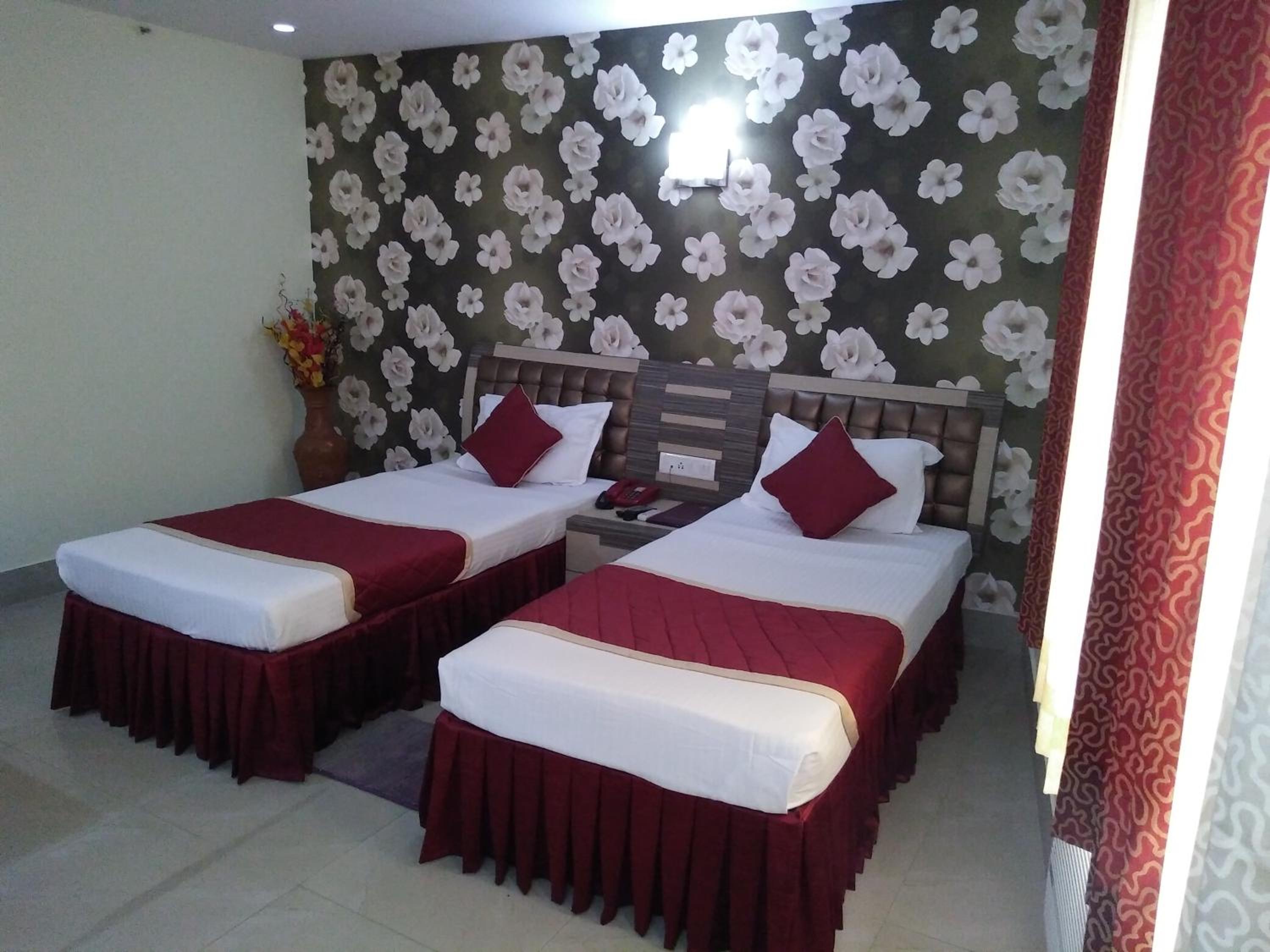 Deluxe Double or Twin Room - Photo 2