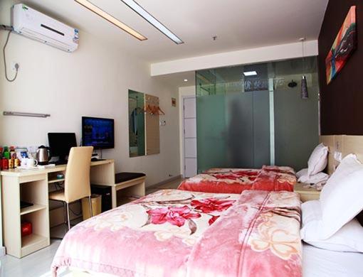 Mainland Chinese Citizens - Family Room photo 1