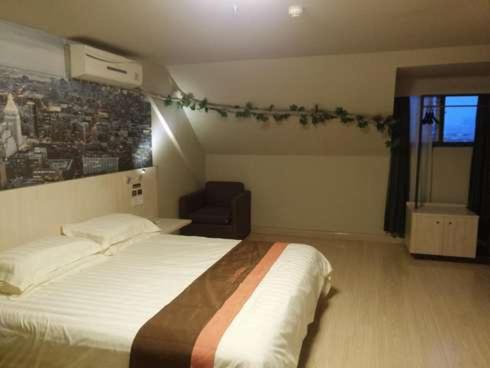 Mainland Chinese Citizens - Deluxe Double Room photo 3