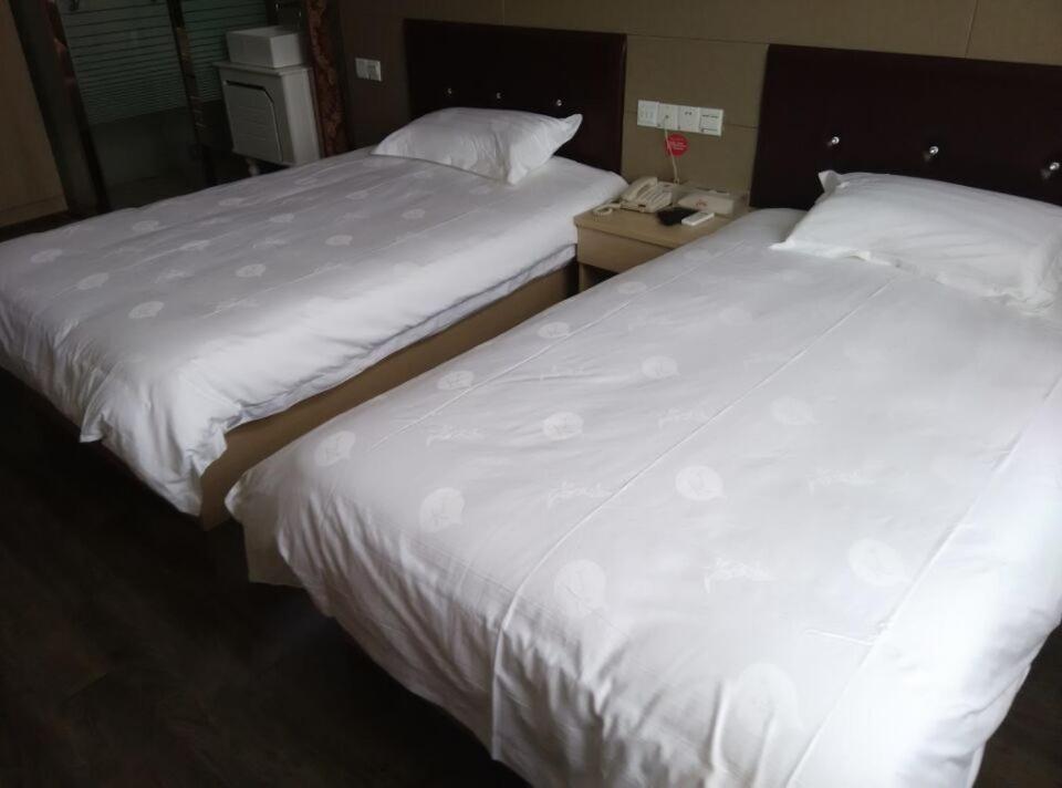 Mainland Chinese Citizens - Standard Twin Room - Photo 1