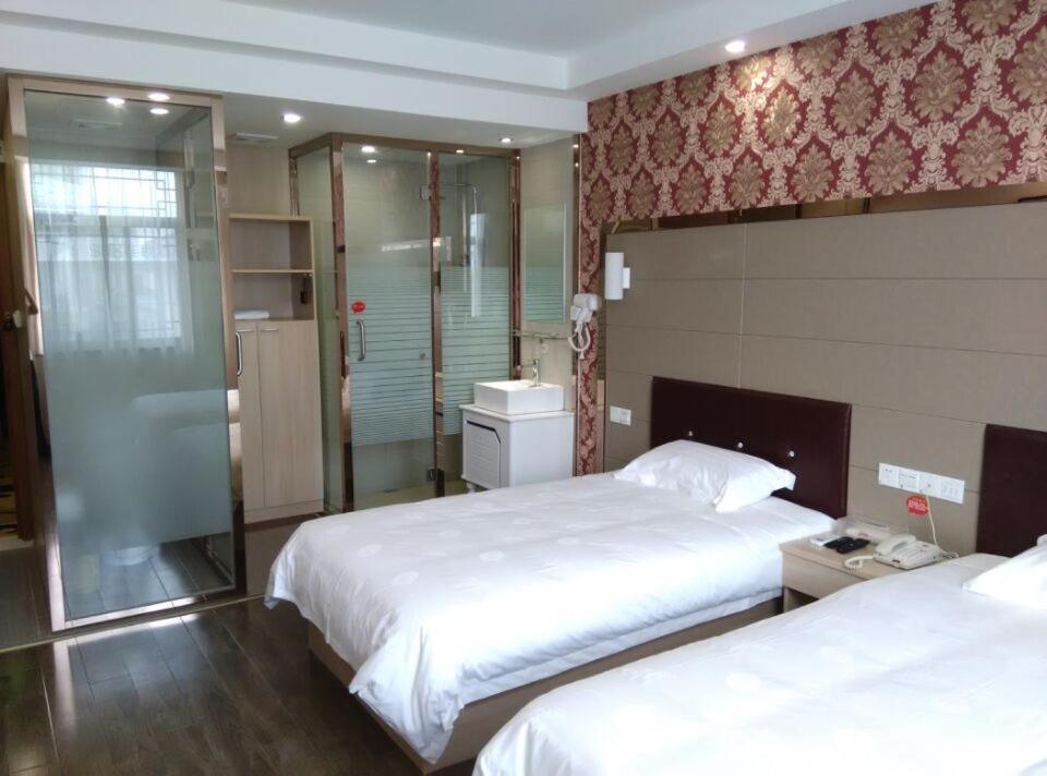 Mainland Chinese Citizens - Standard Twin Room - Photo 3