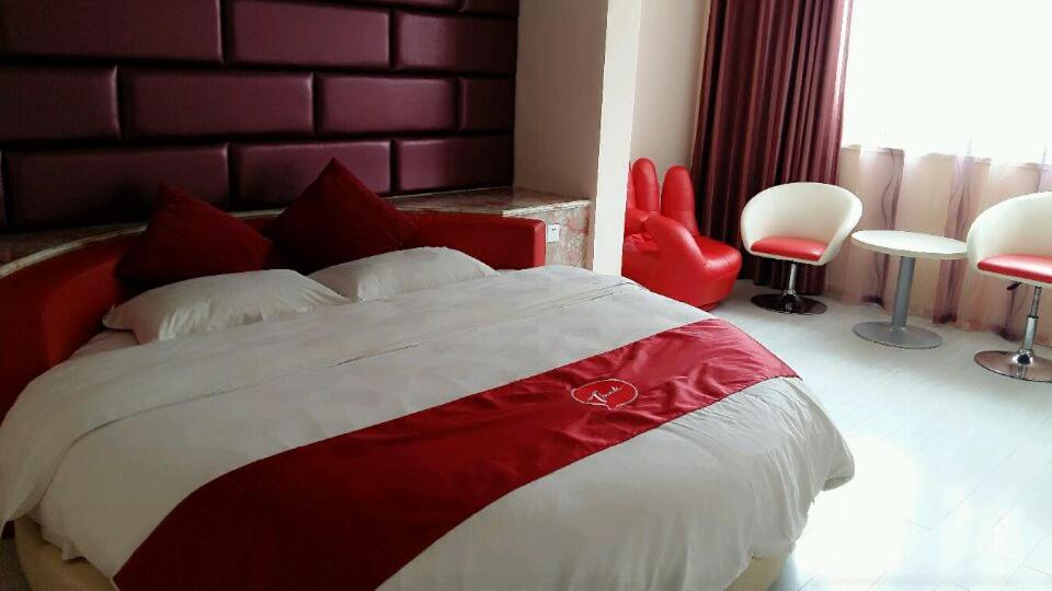 Mainland Chinese Citizens - Flavour Round Bed Room photo 2
