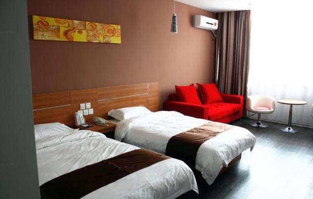 Mainland Chinese Citizens - Family Room photo 1