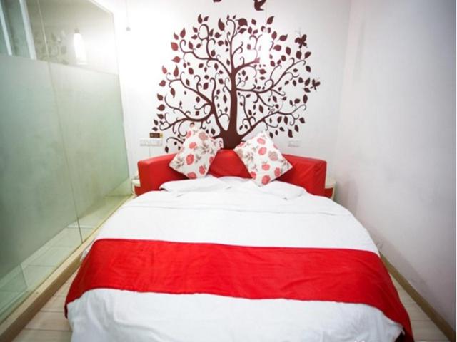 Mainland Chinese Citizens - Flavour Round Bed Room photo 1