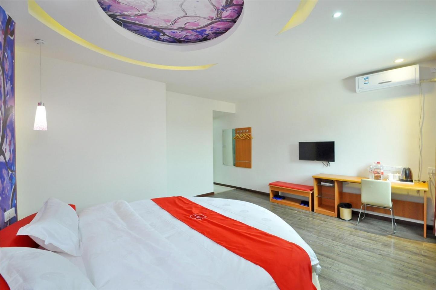 Mainland Chinese Citizens - Flavour Round Bed Room photo 1