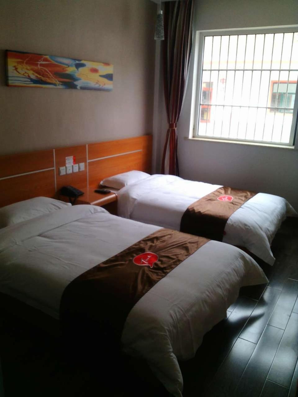 Standard Twin Room - Photo 2