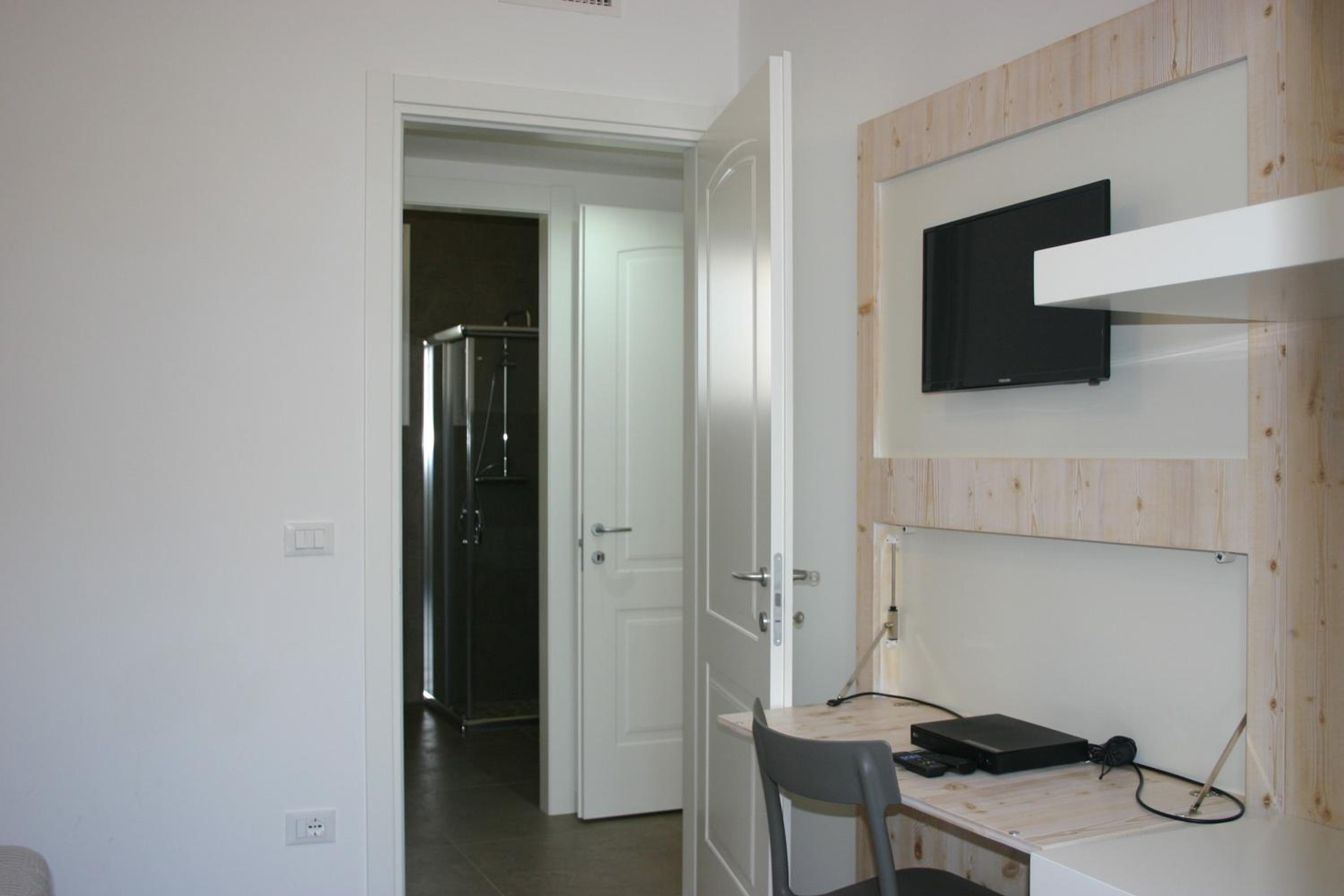 Two-Bedroom Apartment with Grapevine View