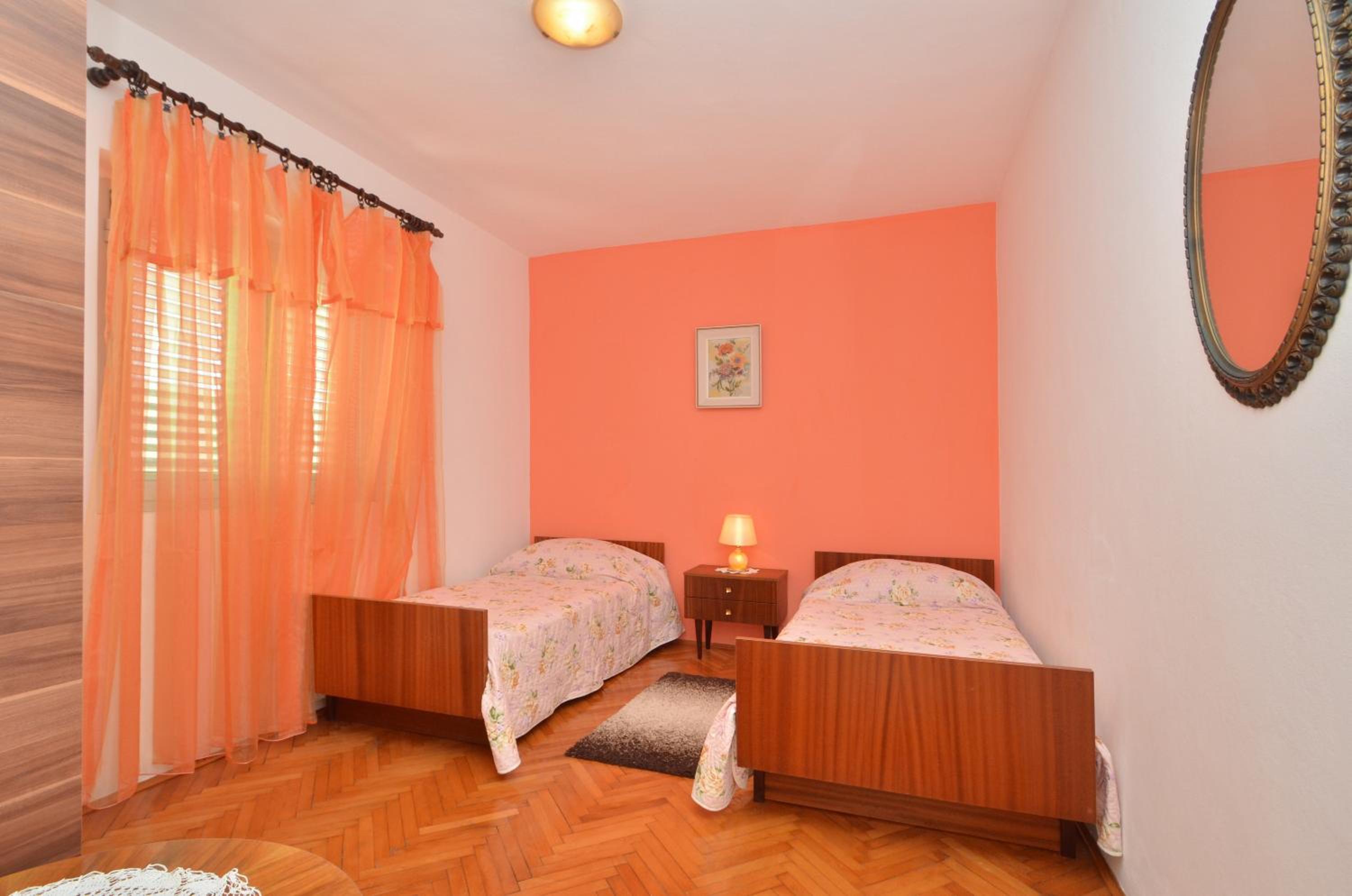 Apartment with Balcony photo 3