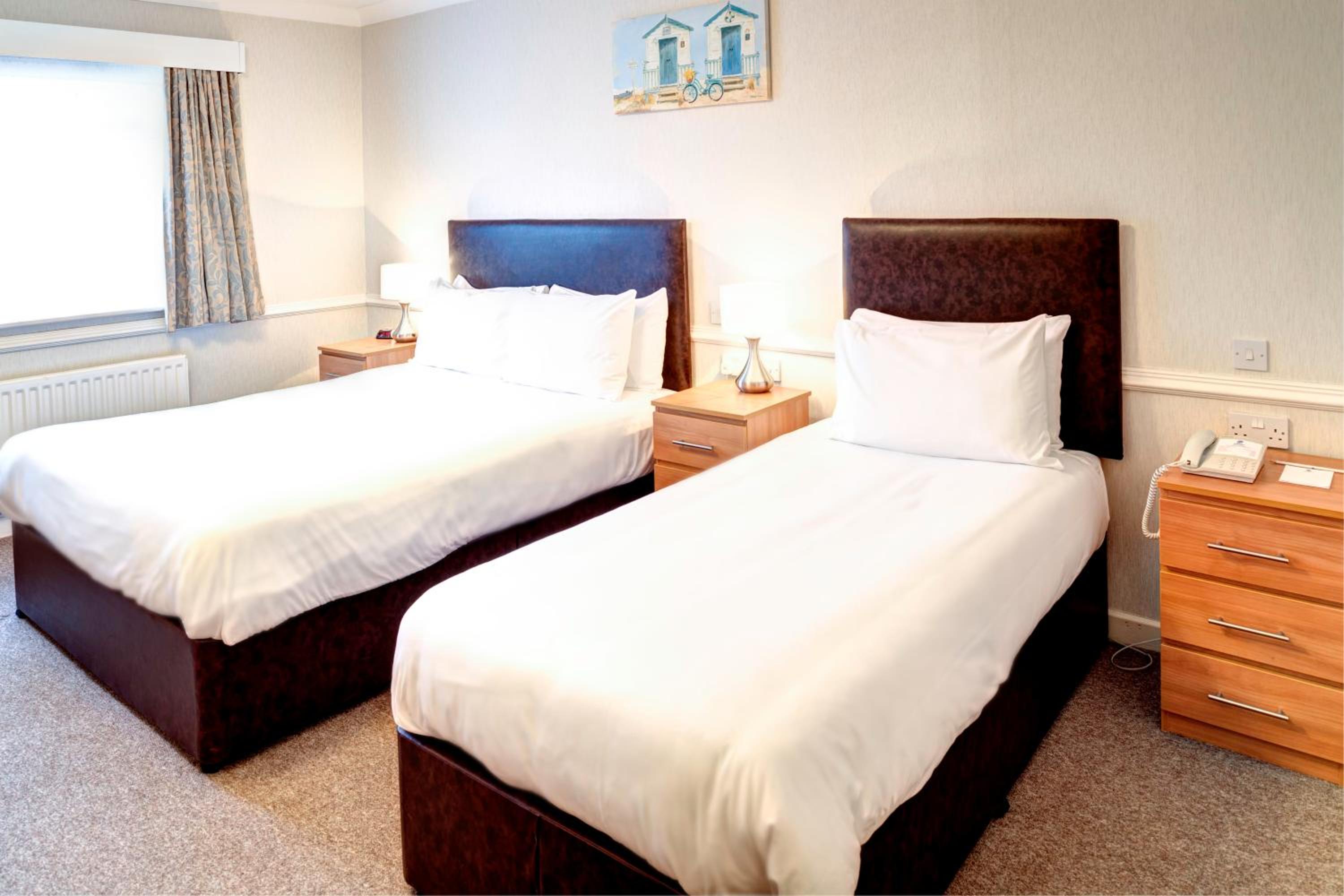 Family Room with Double and Single Beds - Non-Smoking - Photo 4