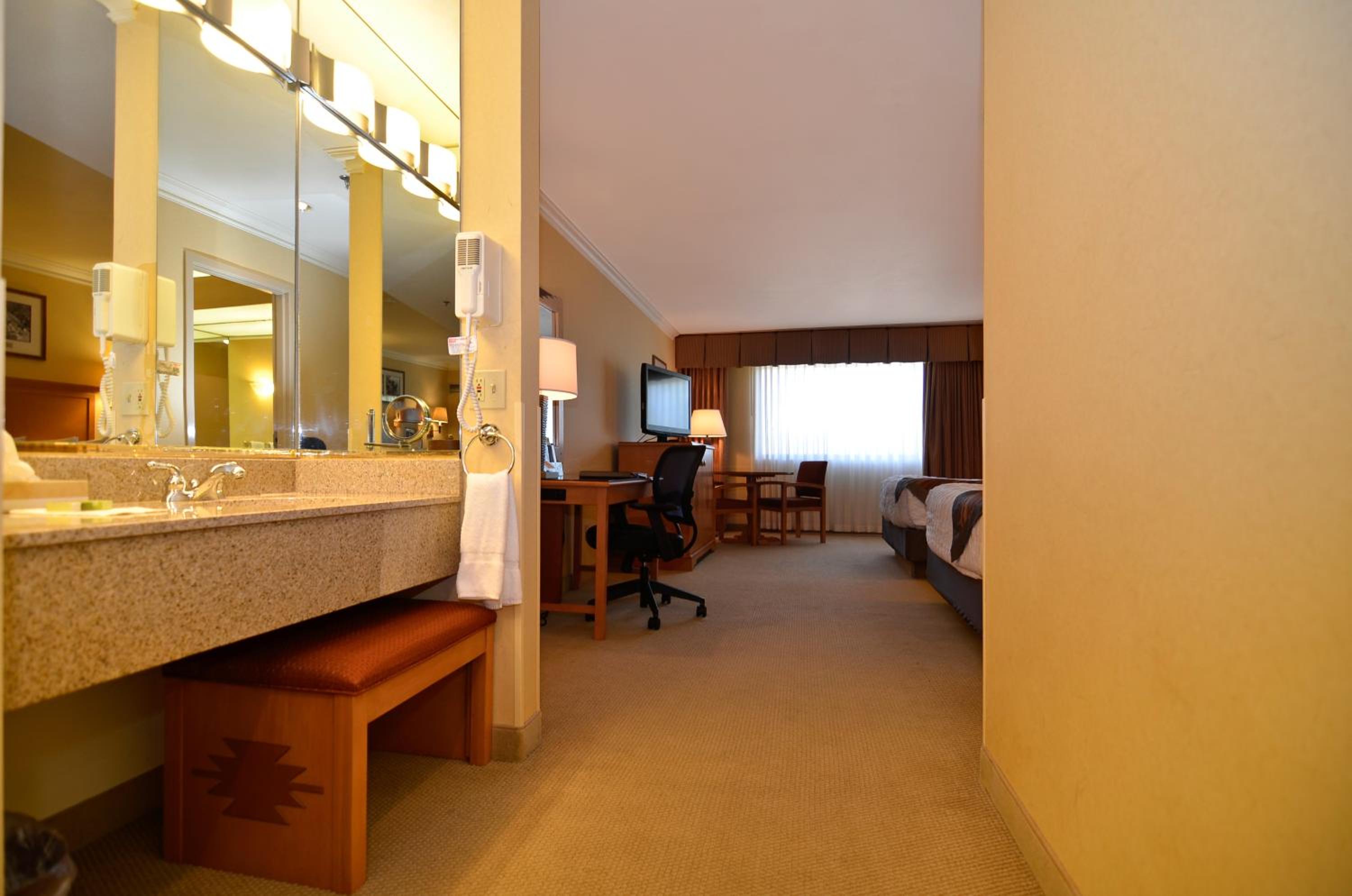 King Suite With Sofa Bed - Non-Smoking - Photo 6