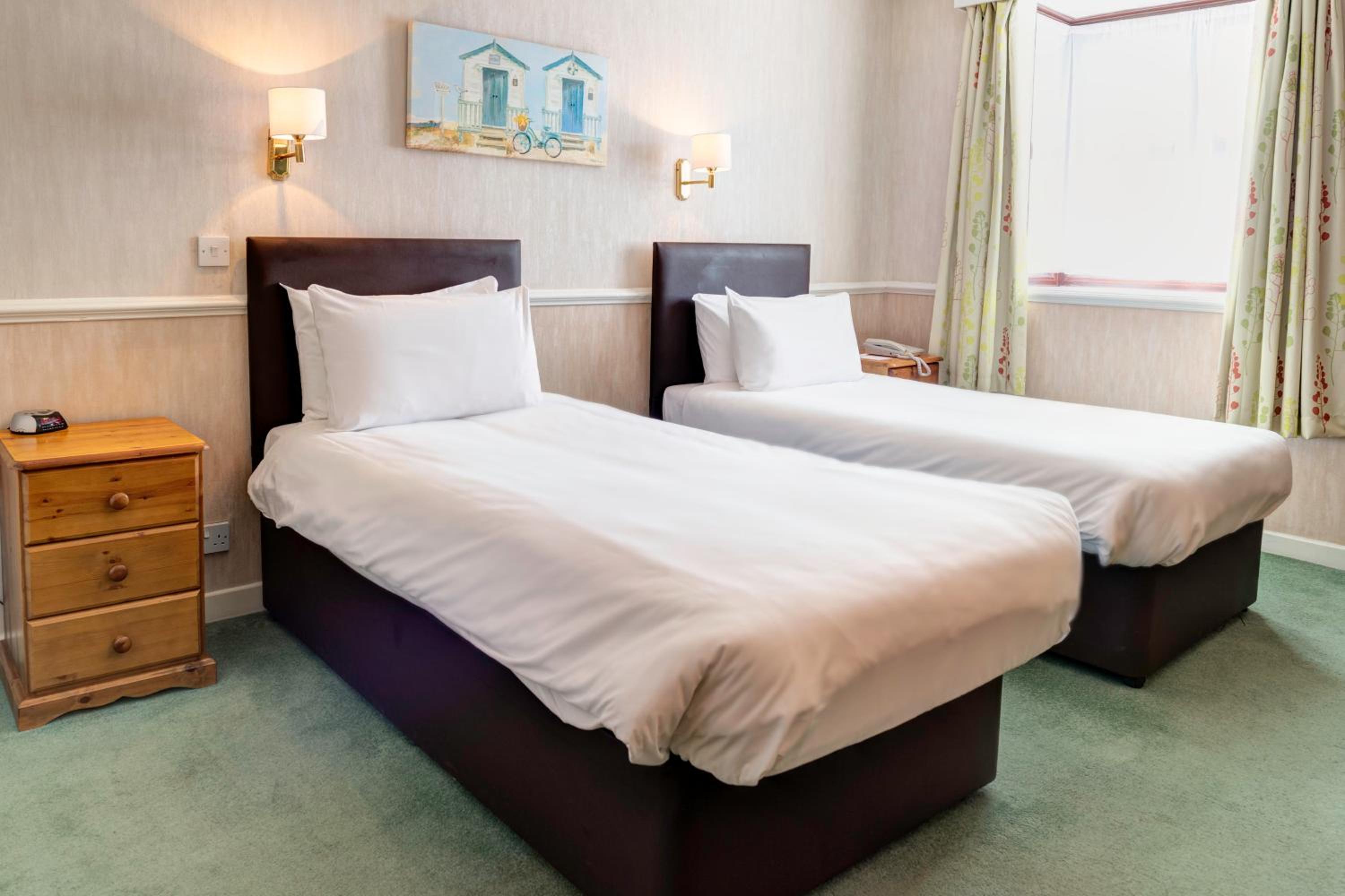Standard Twin Room - Non-Smoking - Photo 2