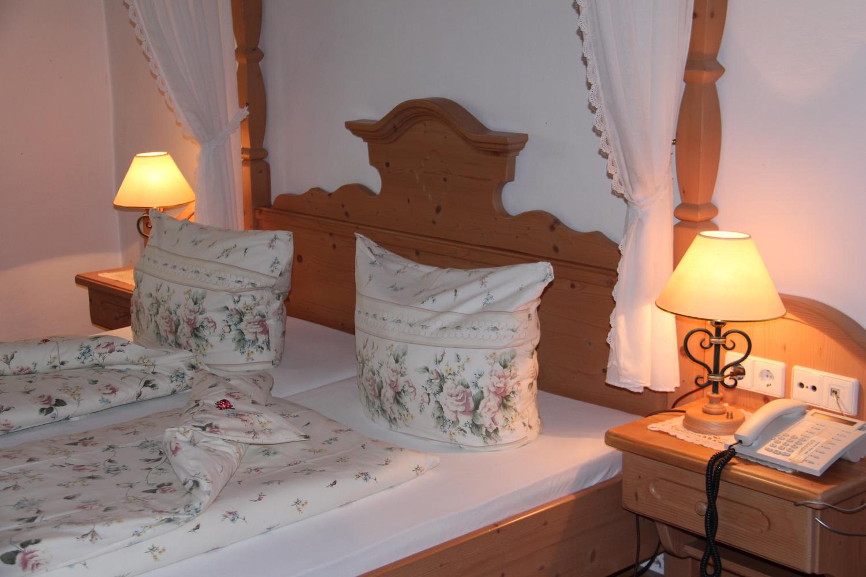 Romantic Double Room with Garden View photo 3