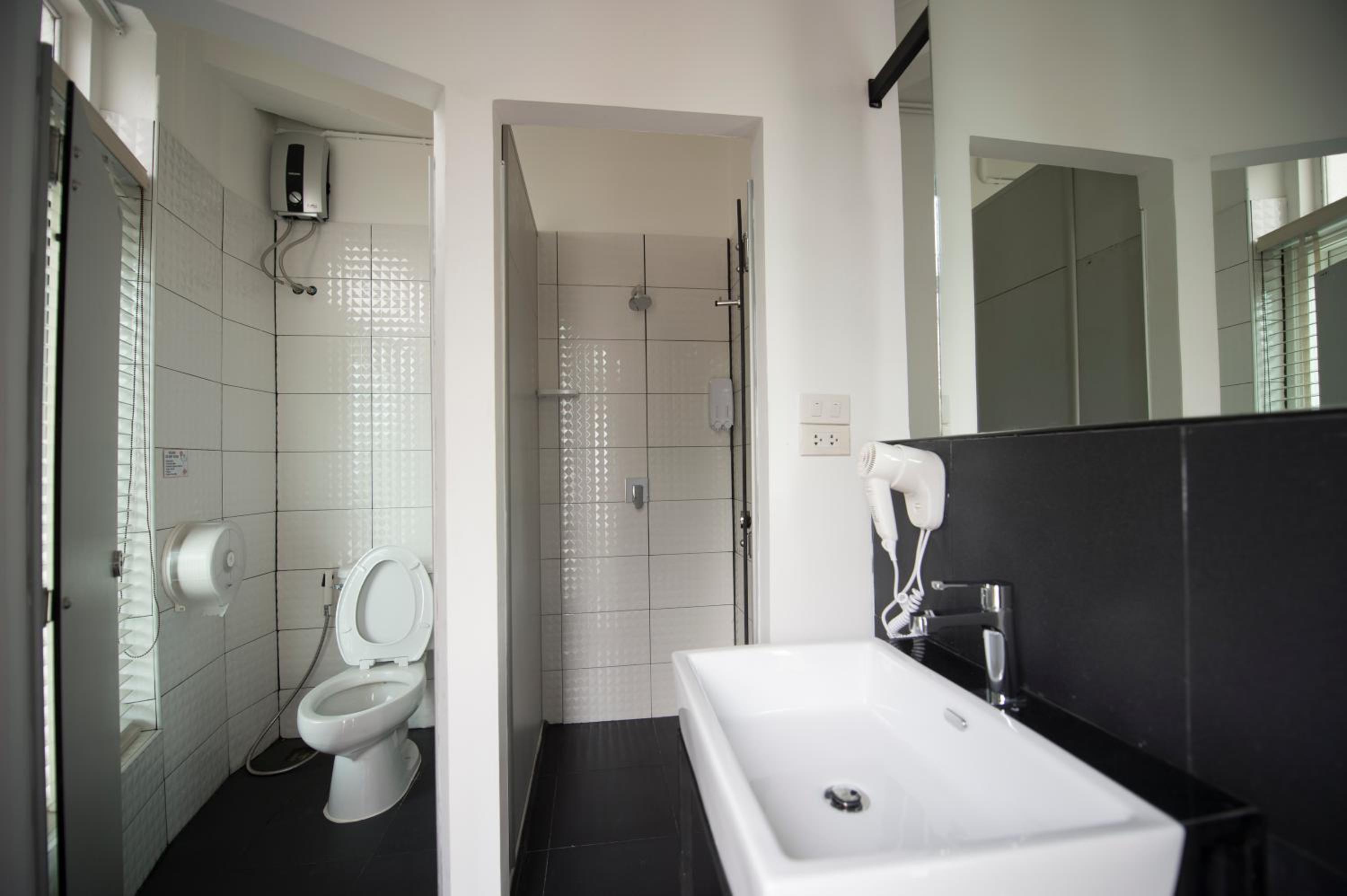 Family Room with Bathroom photo 2