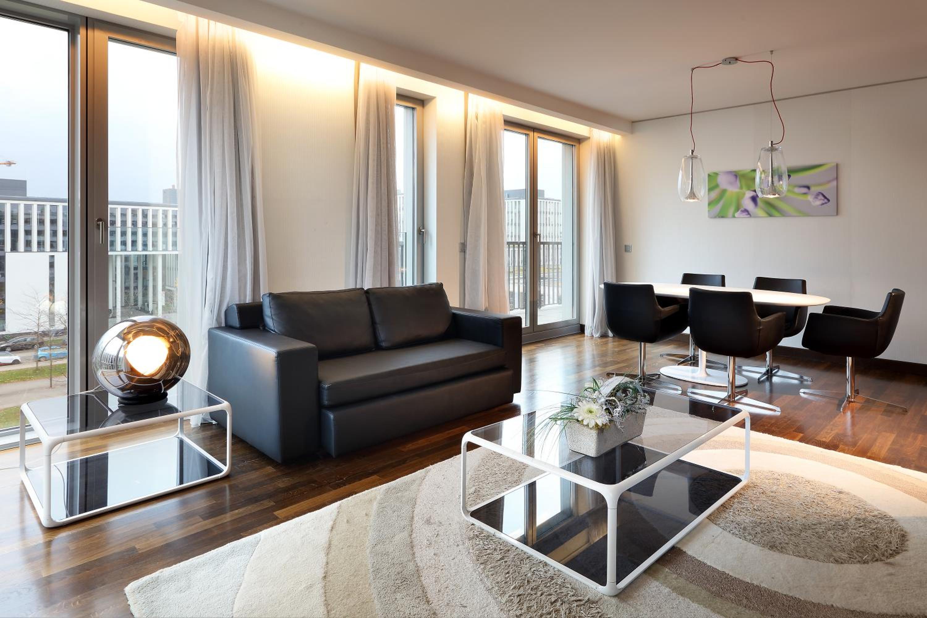 Family Room - Photo 6