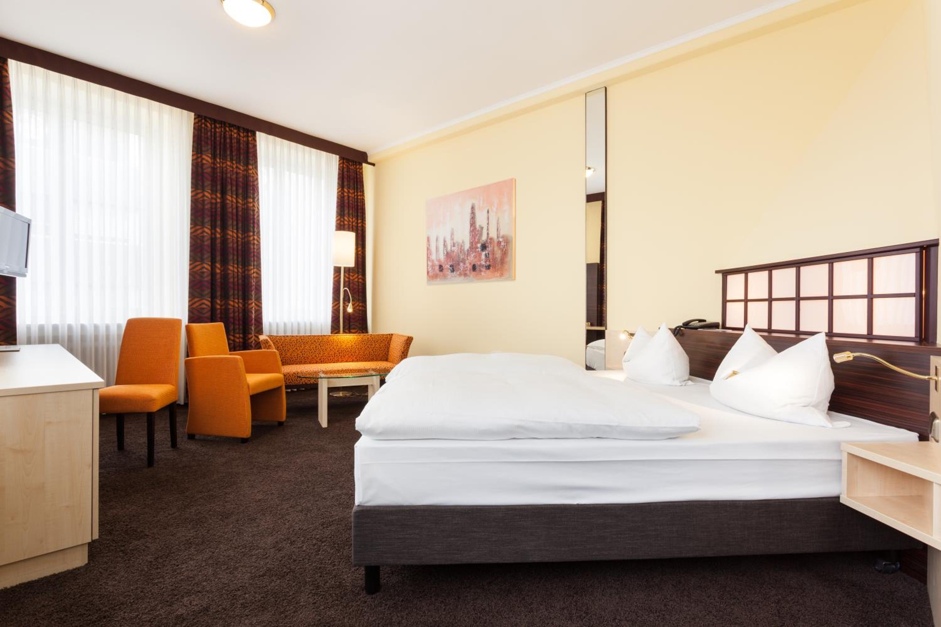Deluxe Double Room - Photo 11