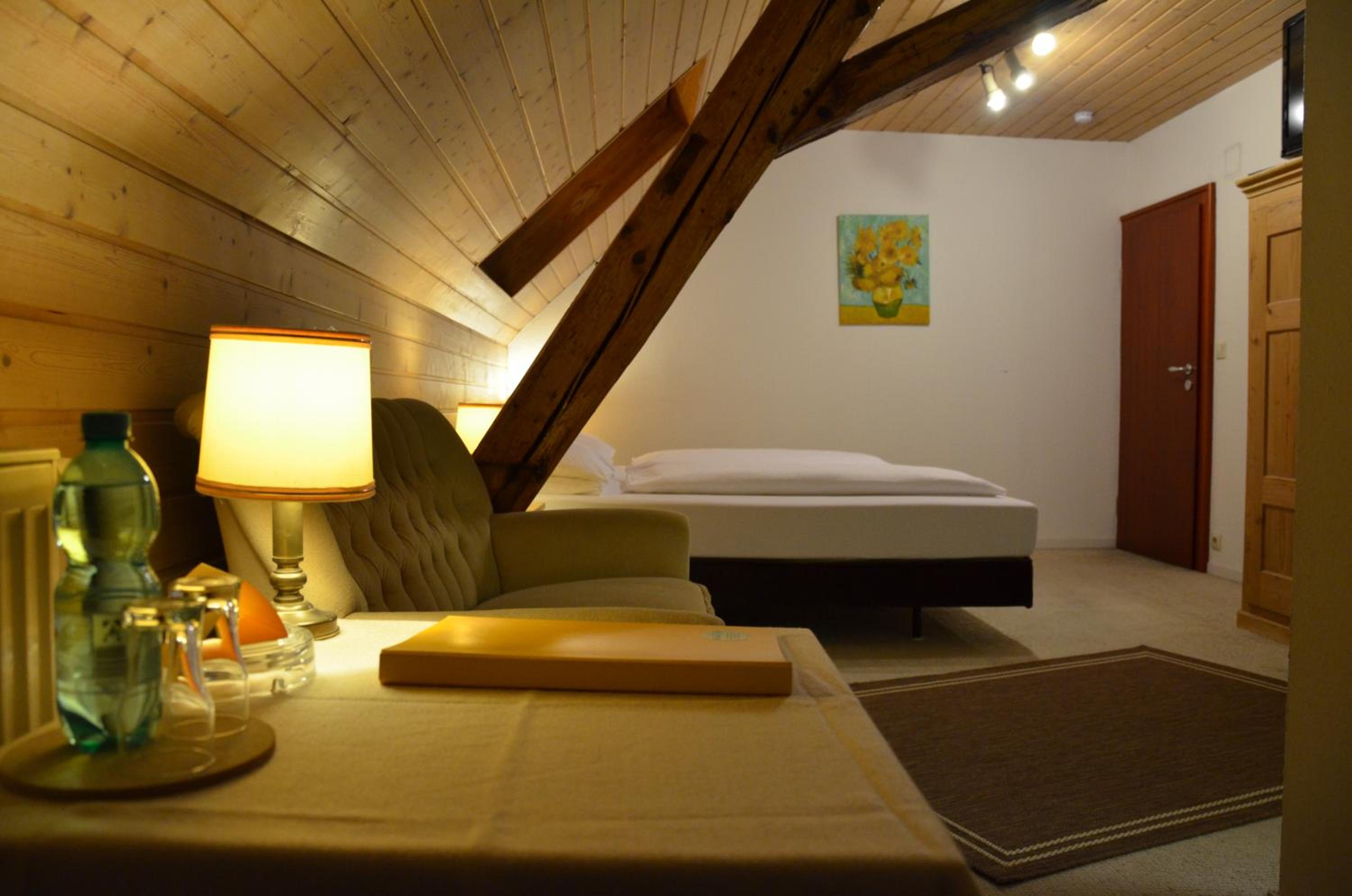 Deluxe Double Room with Balcony - Photo 5