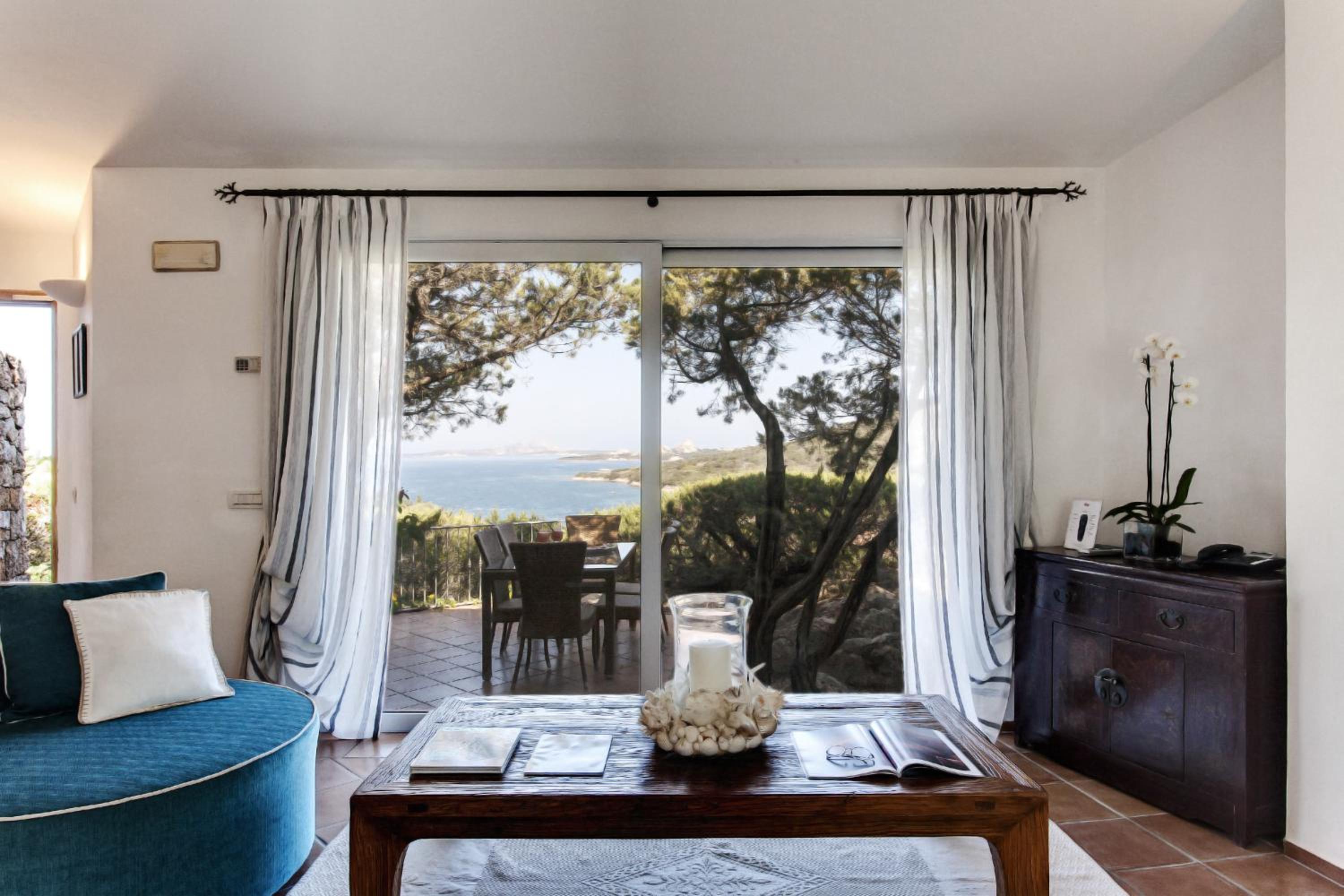Three-Bedroom Villa with Private Pool photo 3