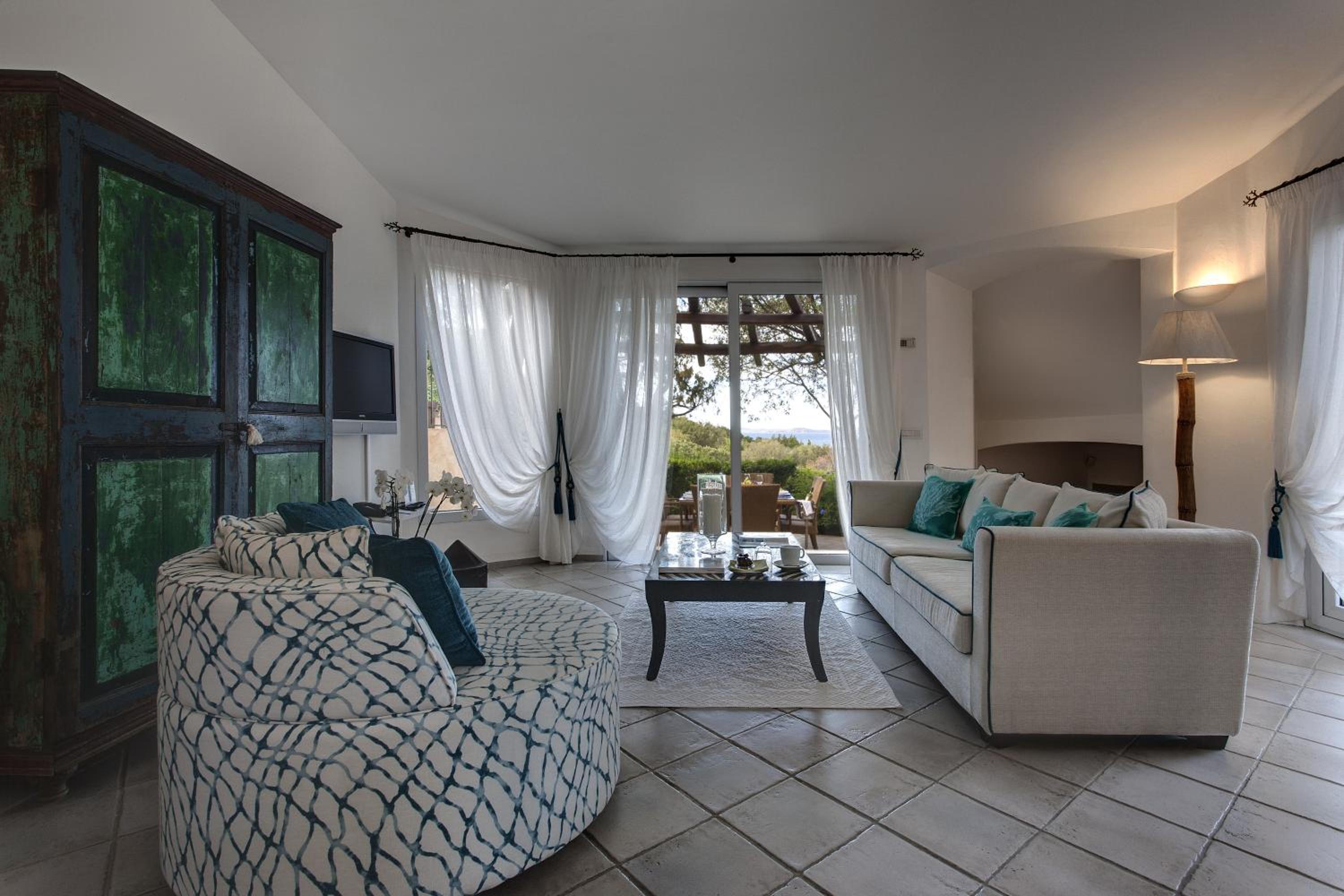 Deluxe Three-Bedroom Villa photo 2