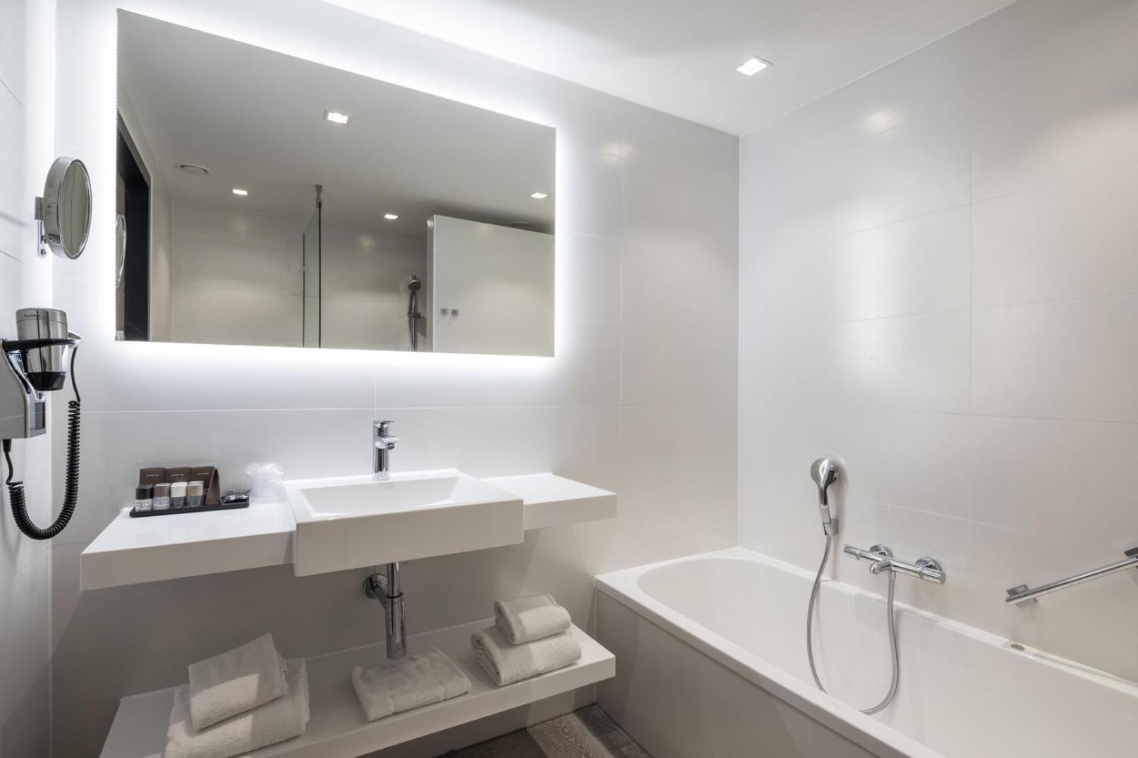 Comfort Twin Room with Spa Bath - Photo 3
